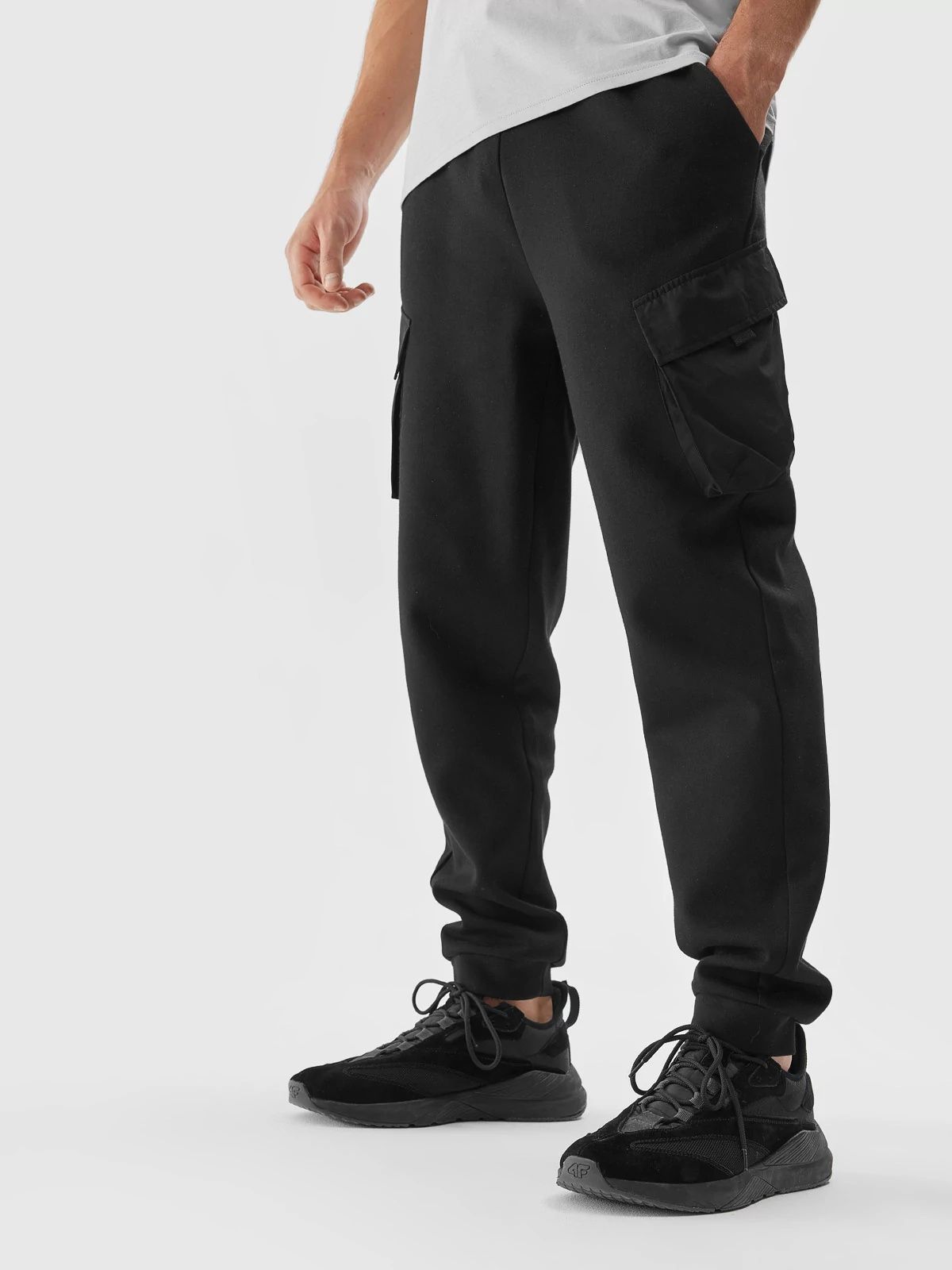 Акція на Спортивні штани чоловічі 4F Trousers Cas M446 4FAW23TTROM446-20S S Чорні від Rozetka