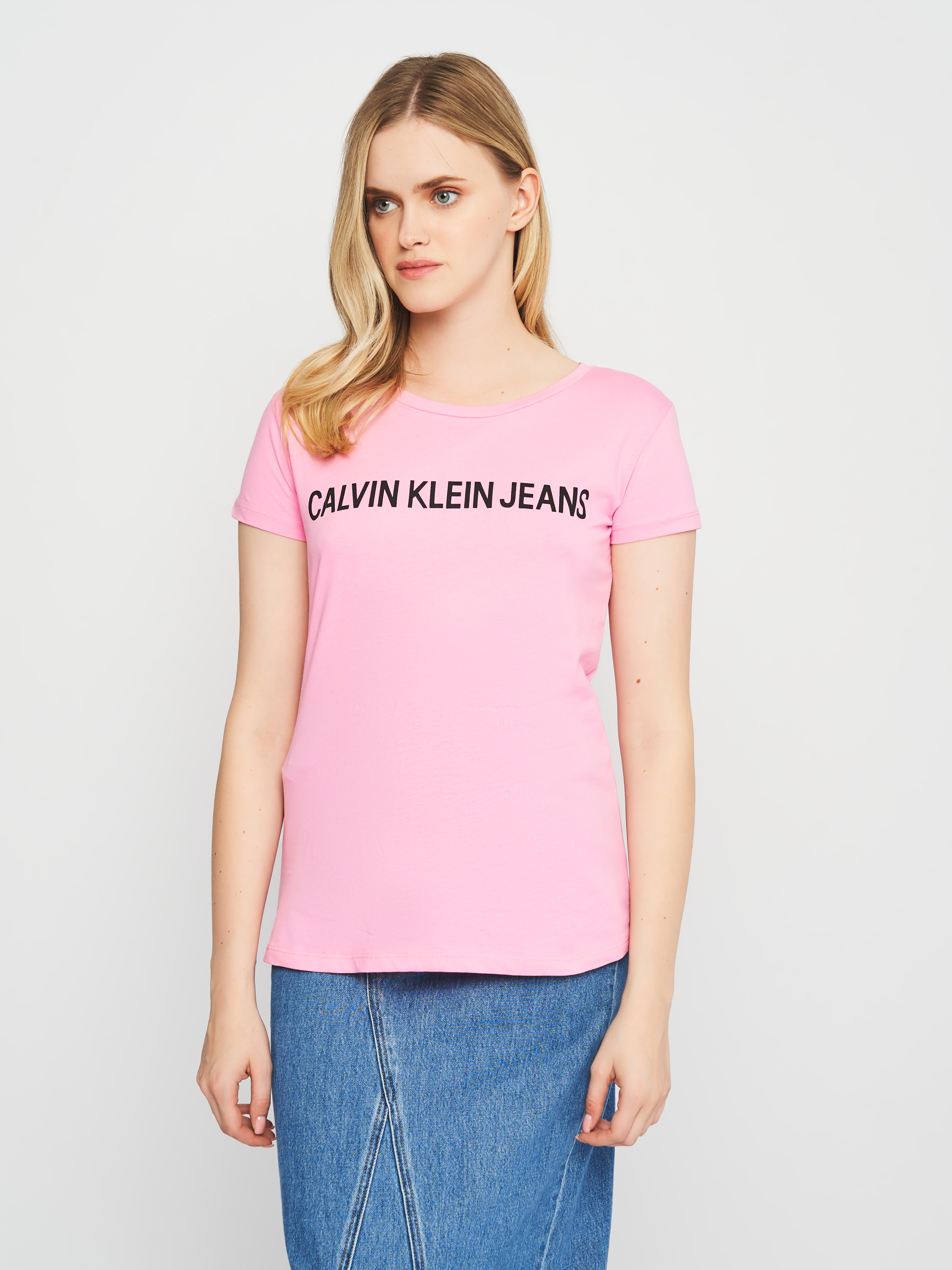 Акція на Футболка жіноча Calvin Klein Jeans 10482.20 XS (40) Рожева від Rozetka