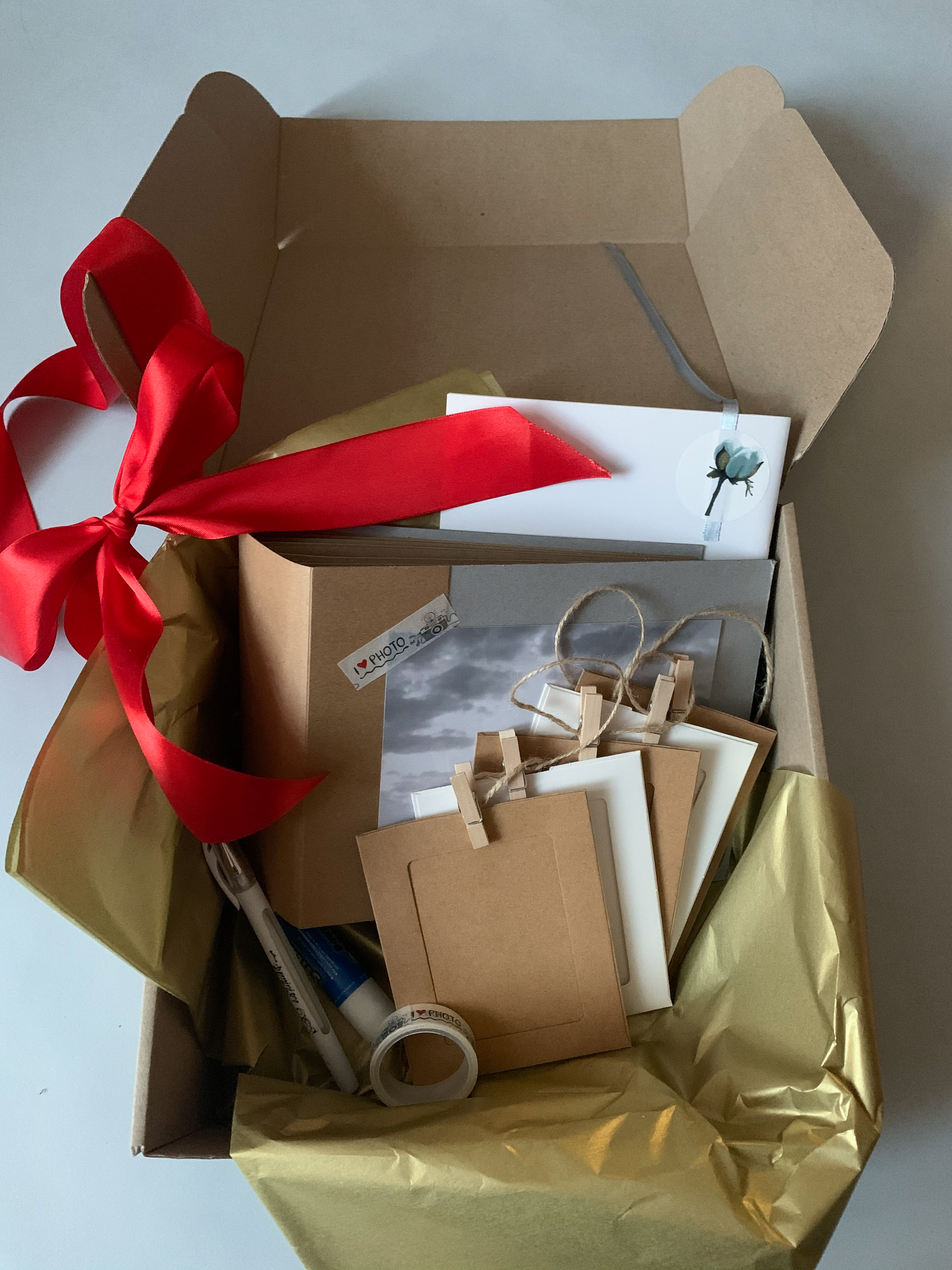 

Подарочный бокс для фотографий Gift Photo Box Золотистая упаковка