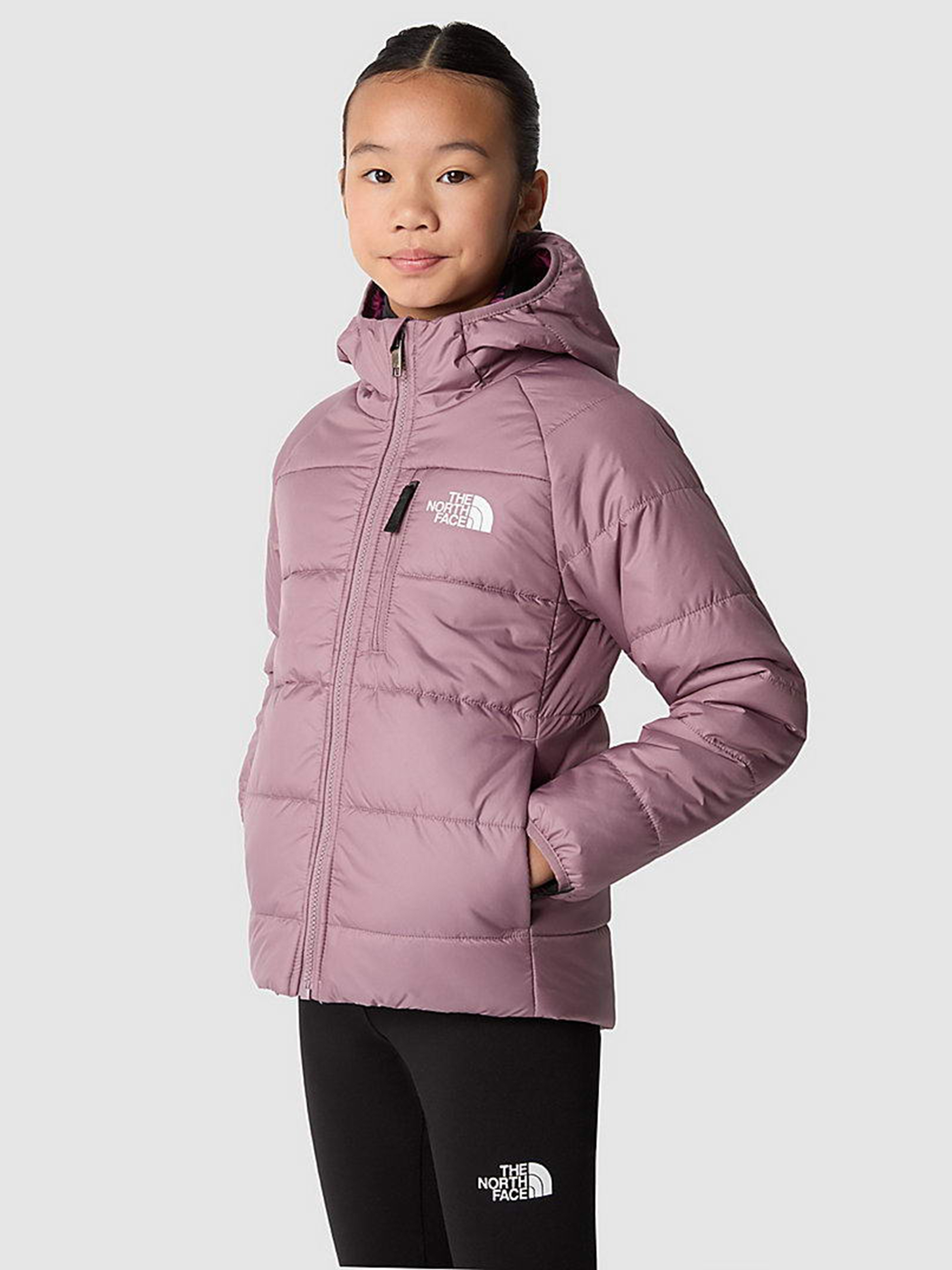 Акція на Дитяча зимова двостороння куртка для дівчинки The North Face NF0A82D9LCI1 125-135 см Пудра від Rozetka