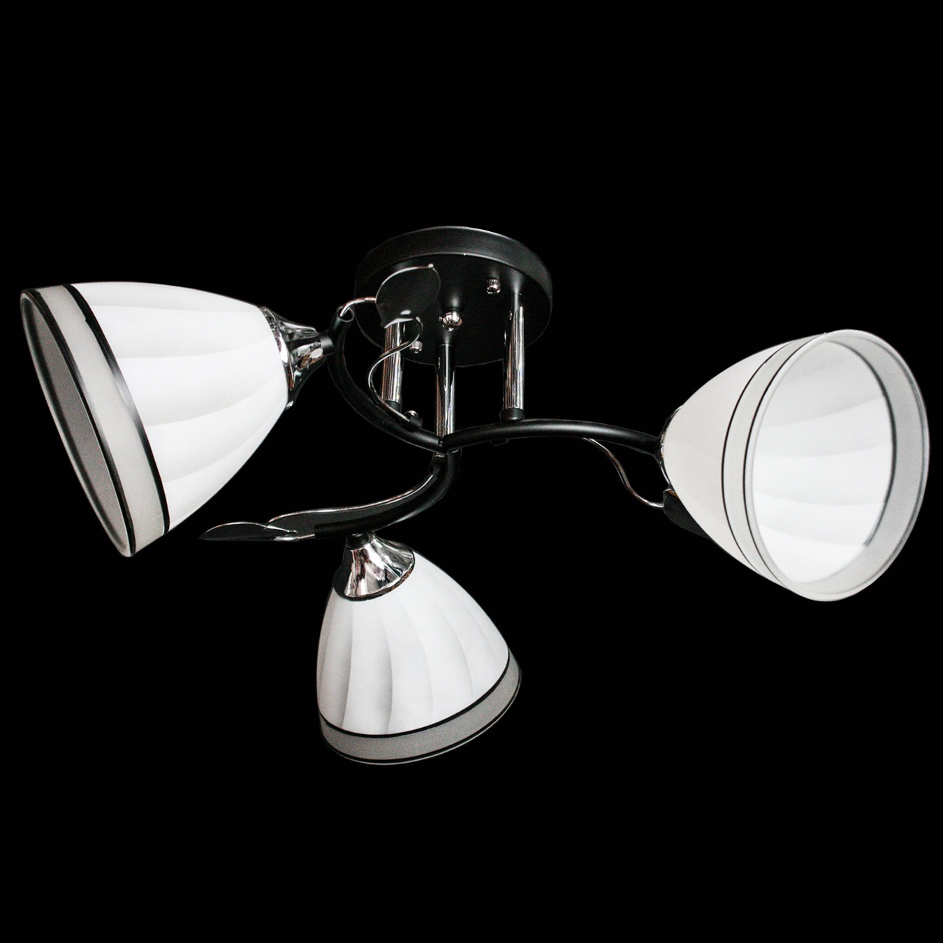 

Люстра на три плафона Svitlight A-2855/3 BK