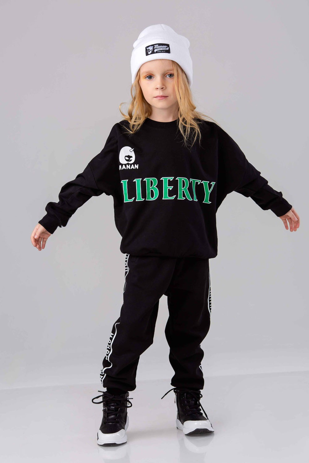 

Свитшот с принтом LIBERTY Manan черный рост 110-120