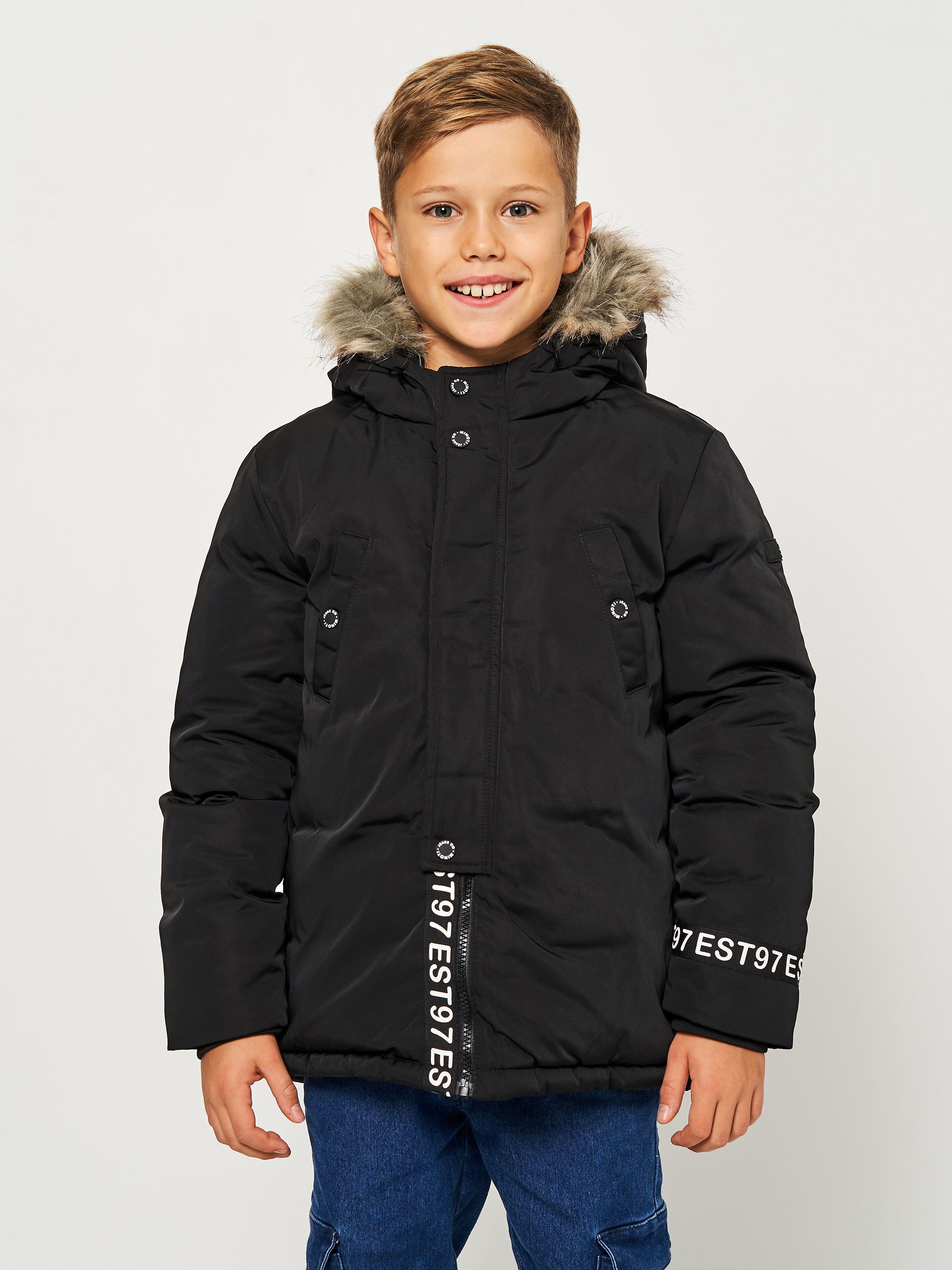 Акция на Підліткова зимова довга куртка для хлопчика Minoti 15coat 47 39617TEN 134-140 см Чорна от Rozetka
