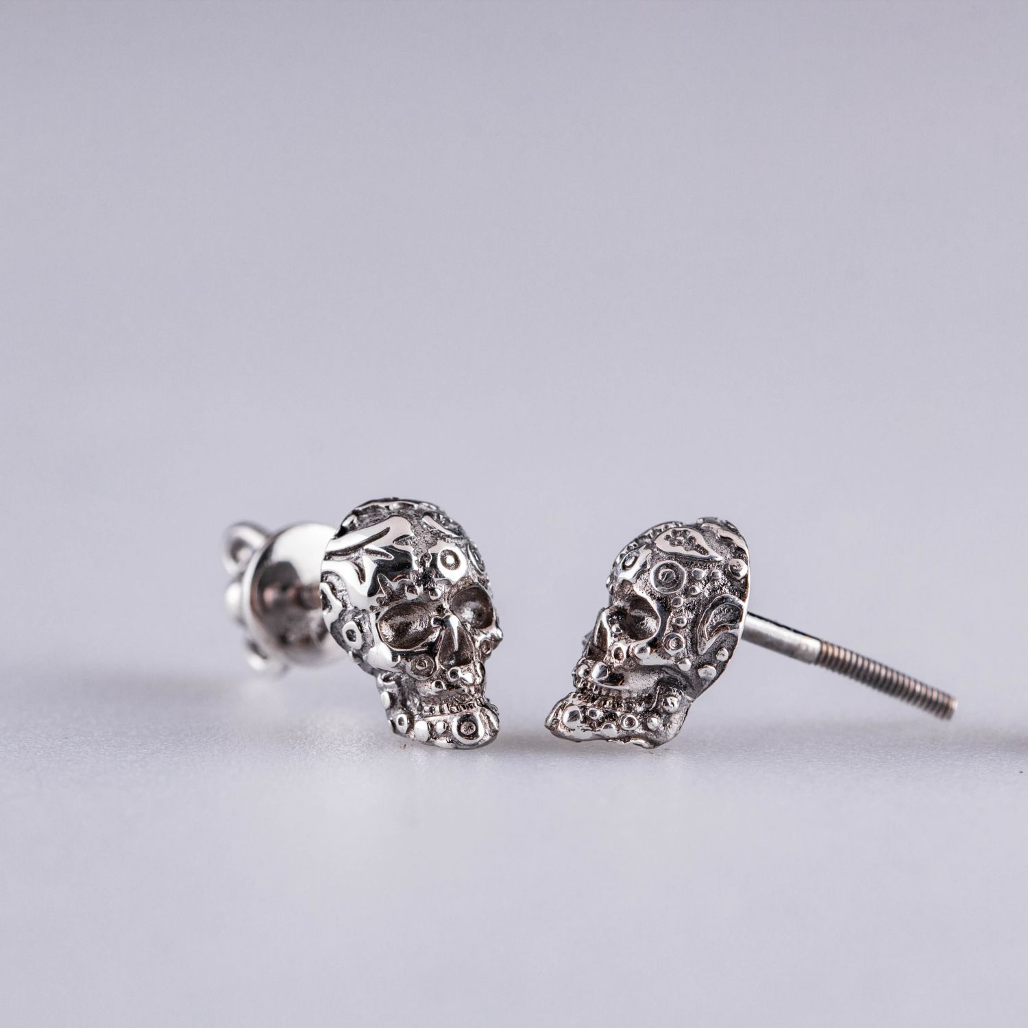 

Срібні сережки череп cava.cool