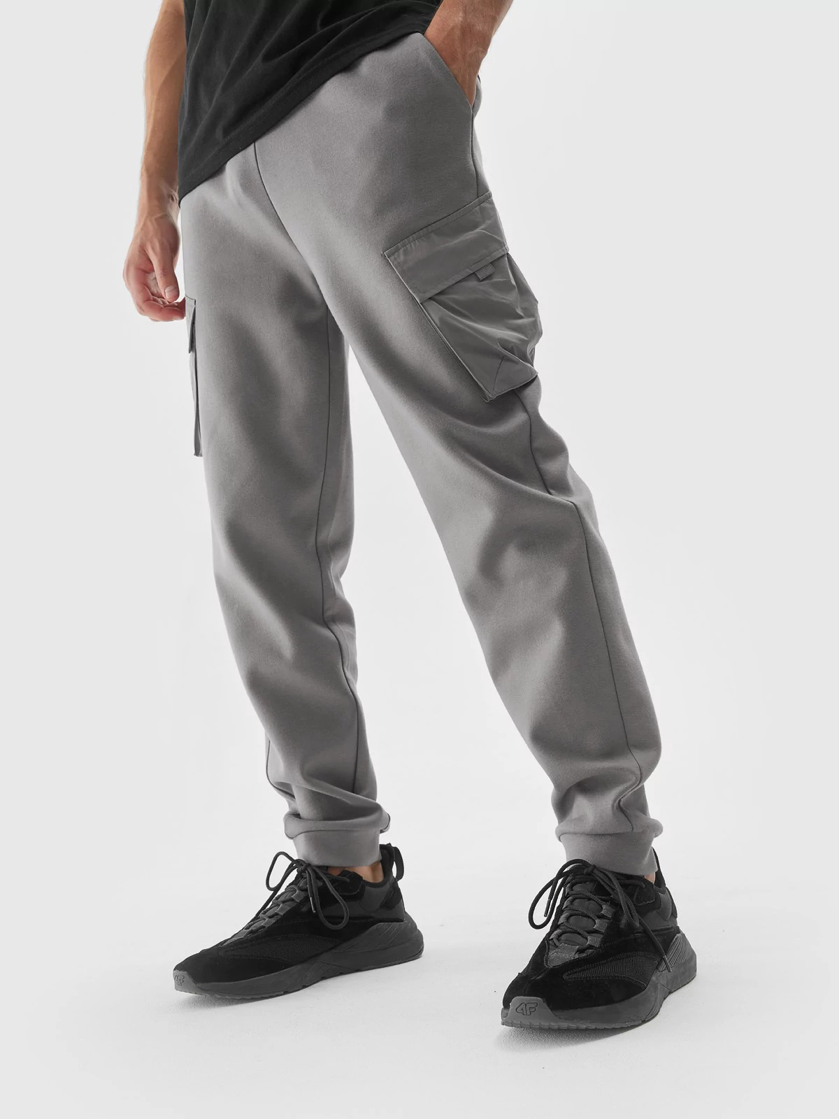 Акція на Спортивні штани чоловічі 4F Trousers Cas M446 4FAW23TTROM446-25S XL Сірі від Rozetka