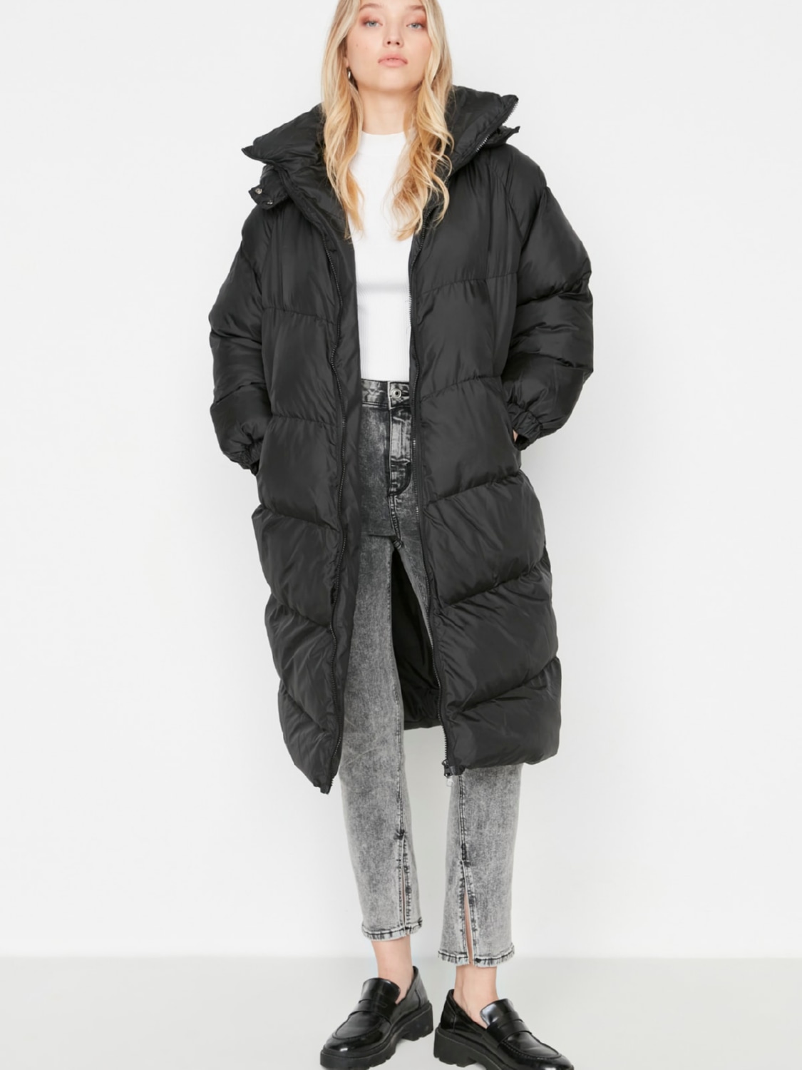 Акція на Куртка зимова довга жіноча Trendyol TWOAW23MO00183 L Black від Rozetka