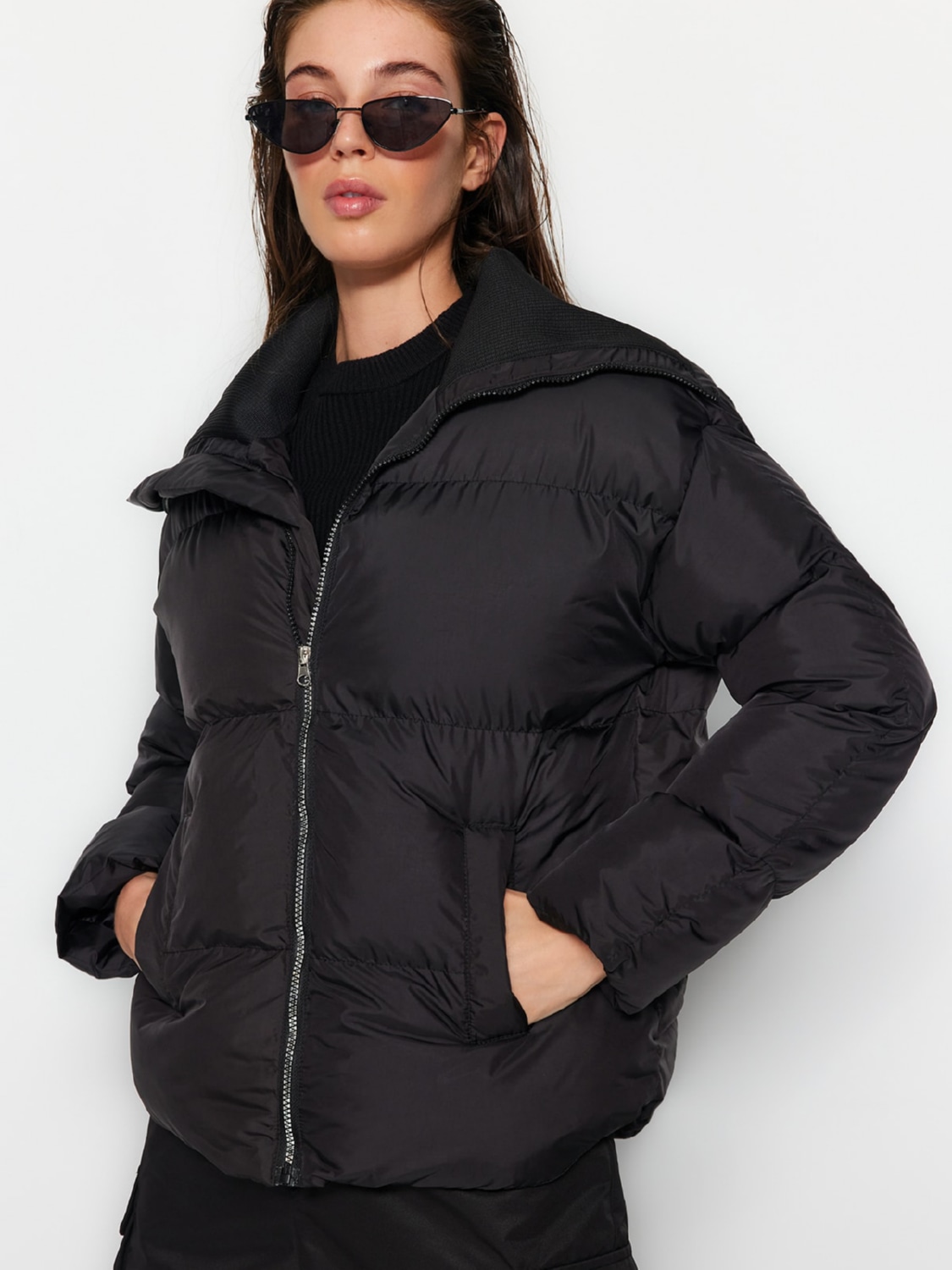 Акція на Куртка зимова жіноча Trendyol TWOAW24MO00089 L Black від Rozetka