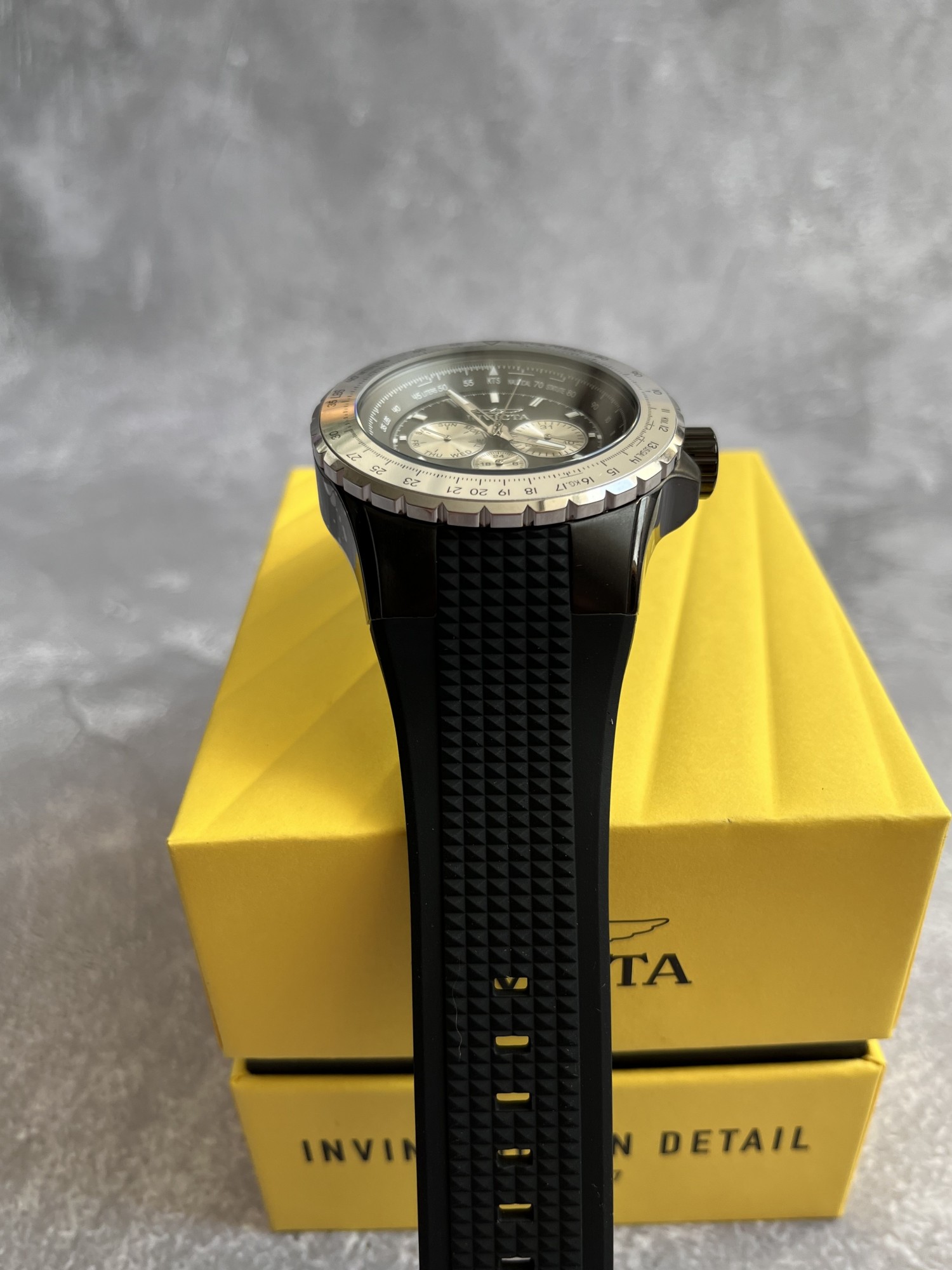 Invicta 33033 discount