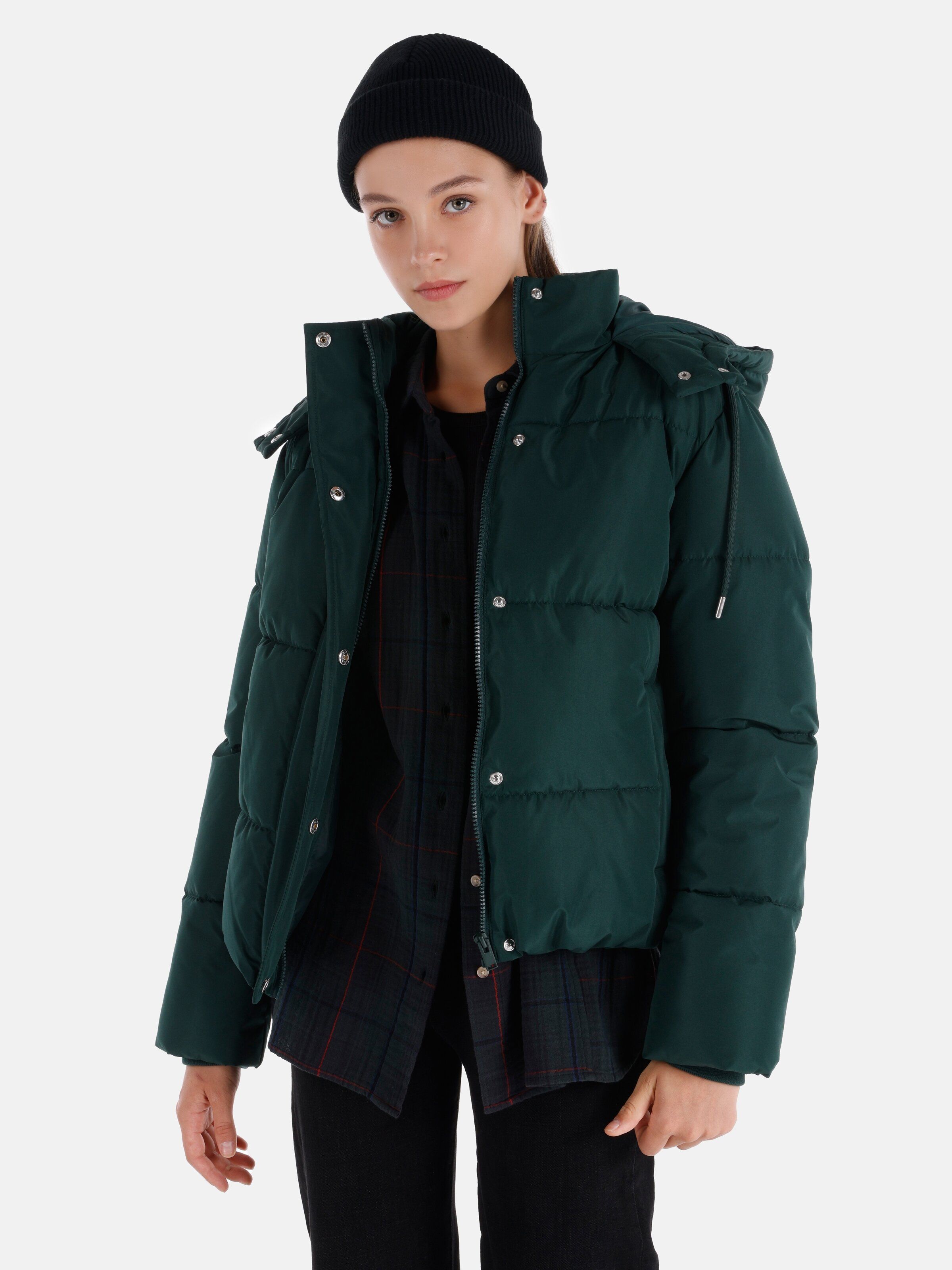 Акция на Куртка демісезонна коротка жіноча Colin's CL1064976GRN XL Green от Rozetka