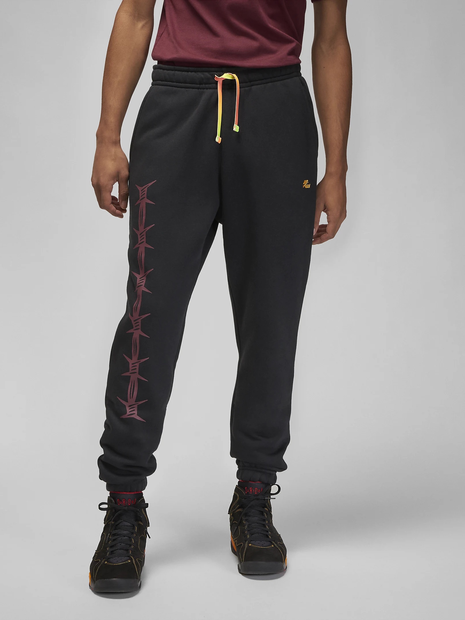 Акція на Спортивні штани чоловічі Nike M J Flt Mvp Stmt Gfx Flc Pant DV1605-010 XL Black/Cherrywood Red/Taxi від Rozetka