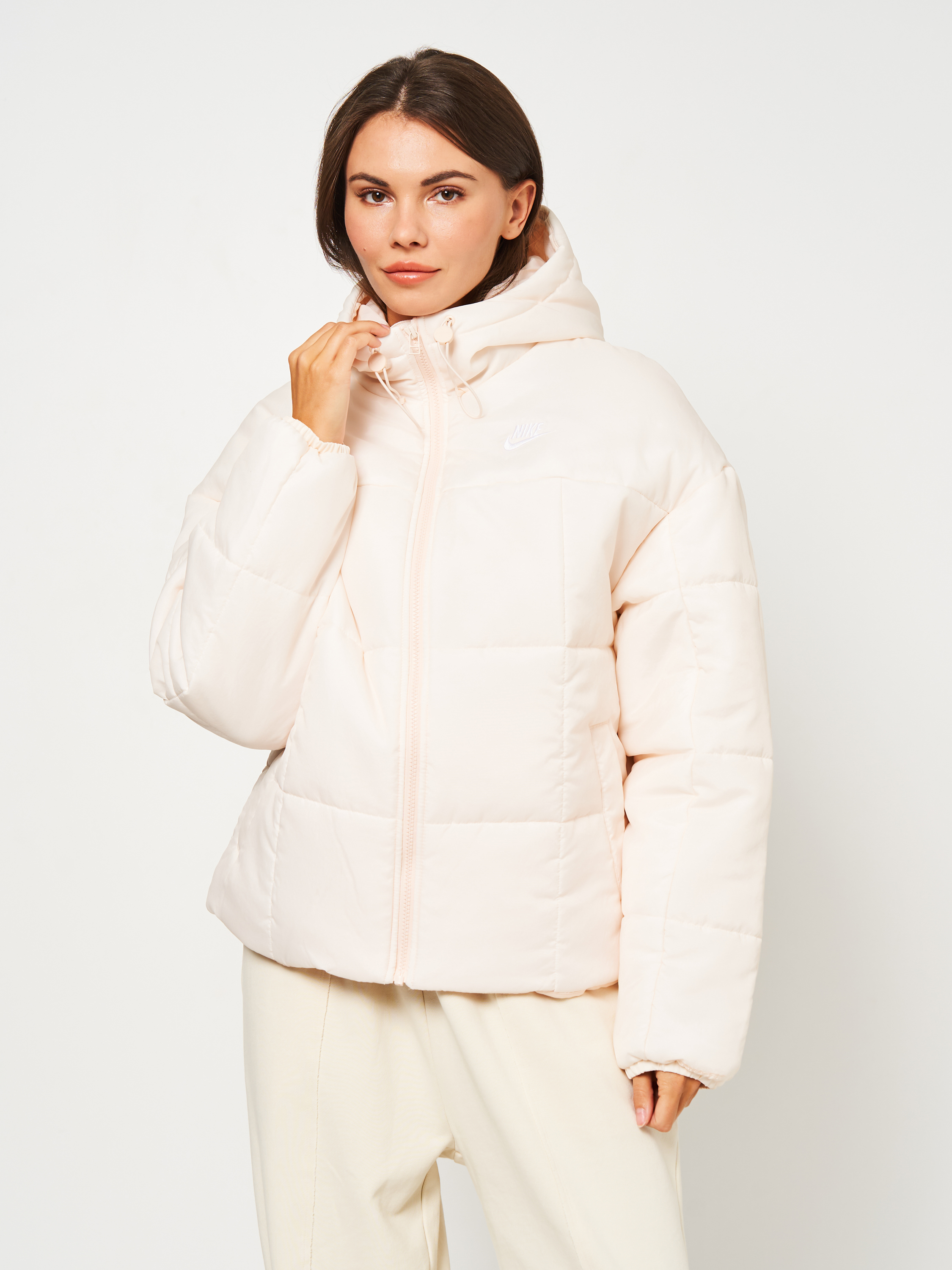 Акція на Куртка зимова коротка жіноча Nike Thermo Classic Puffer FB7672-838 XS Рожева від Rozetka