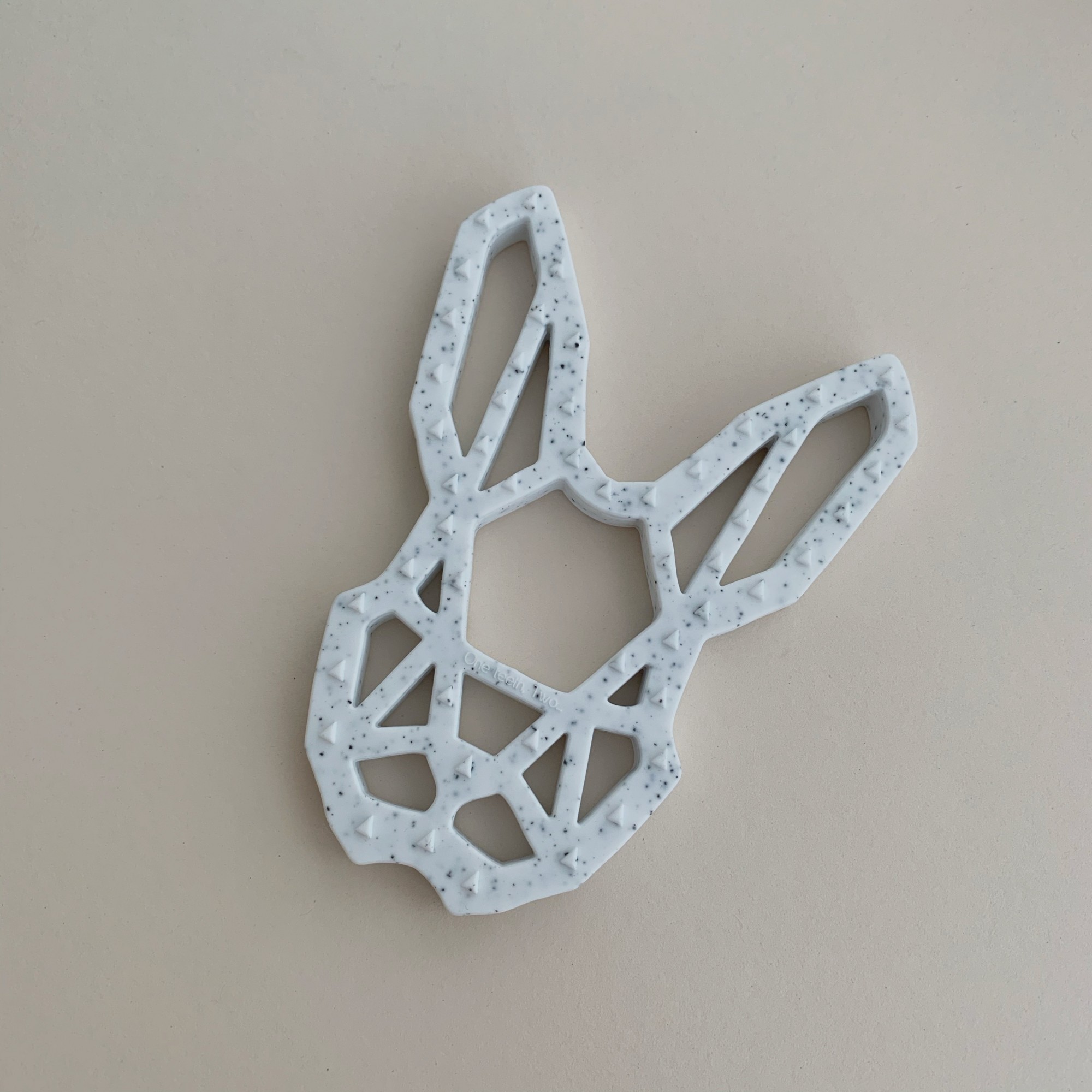 

Грызунок силиконовый One Rabbit One.Teeth.Two Гранит