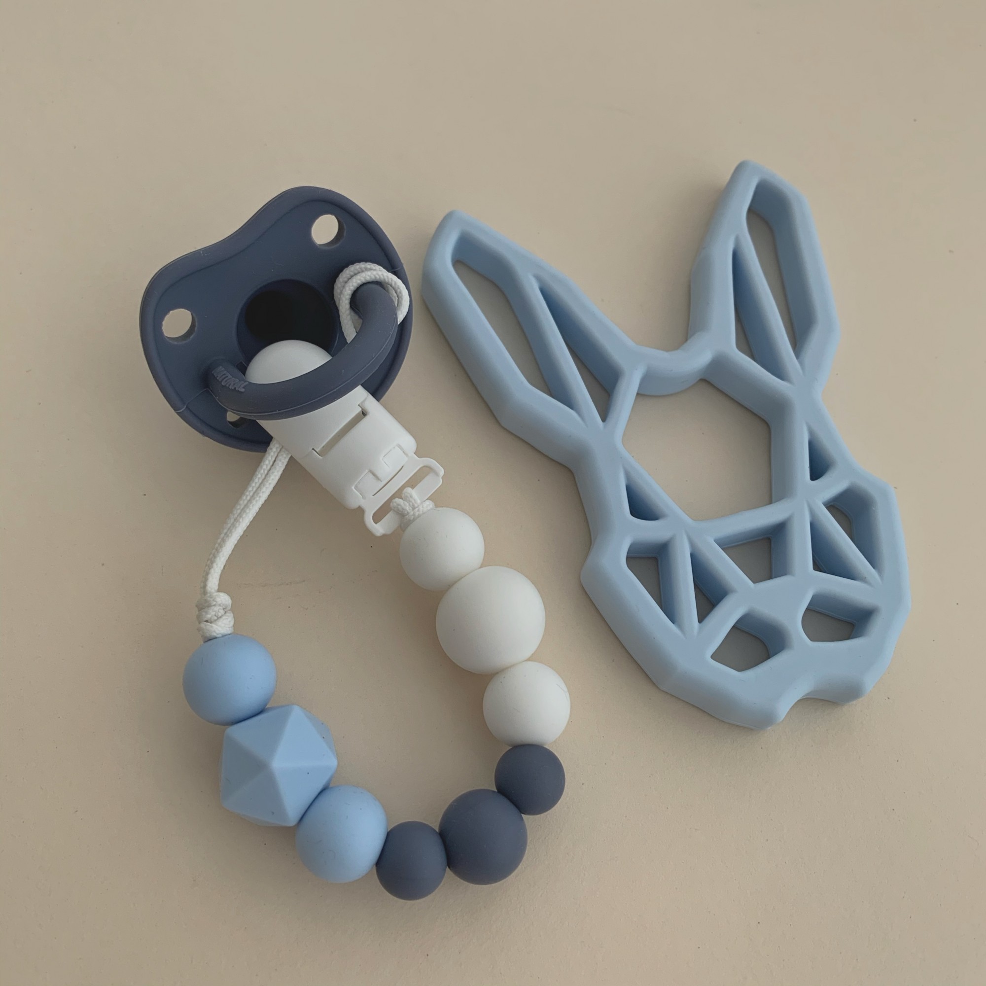 

Пустышка Силиконовая + Грызунок One Rabbit + держатель One.Teeth.Two Голубой Синий