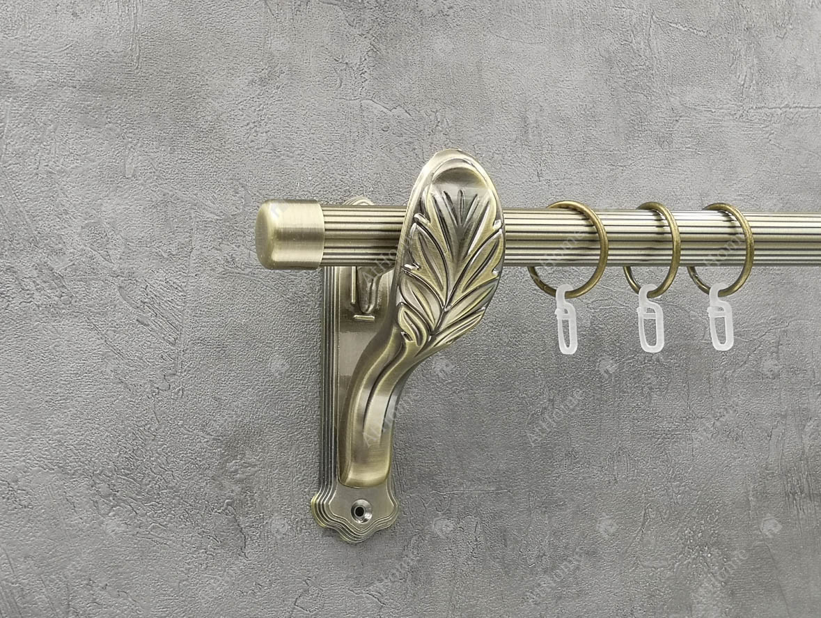 

Карниз Quadrum Заглушка 240 см одинарный ретро Антик 25 мм рифленая (кольца с крючками)