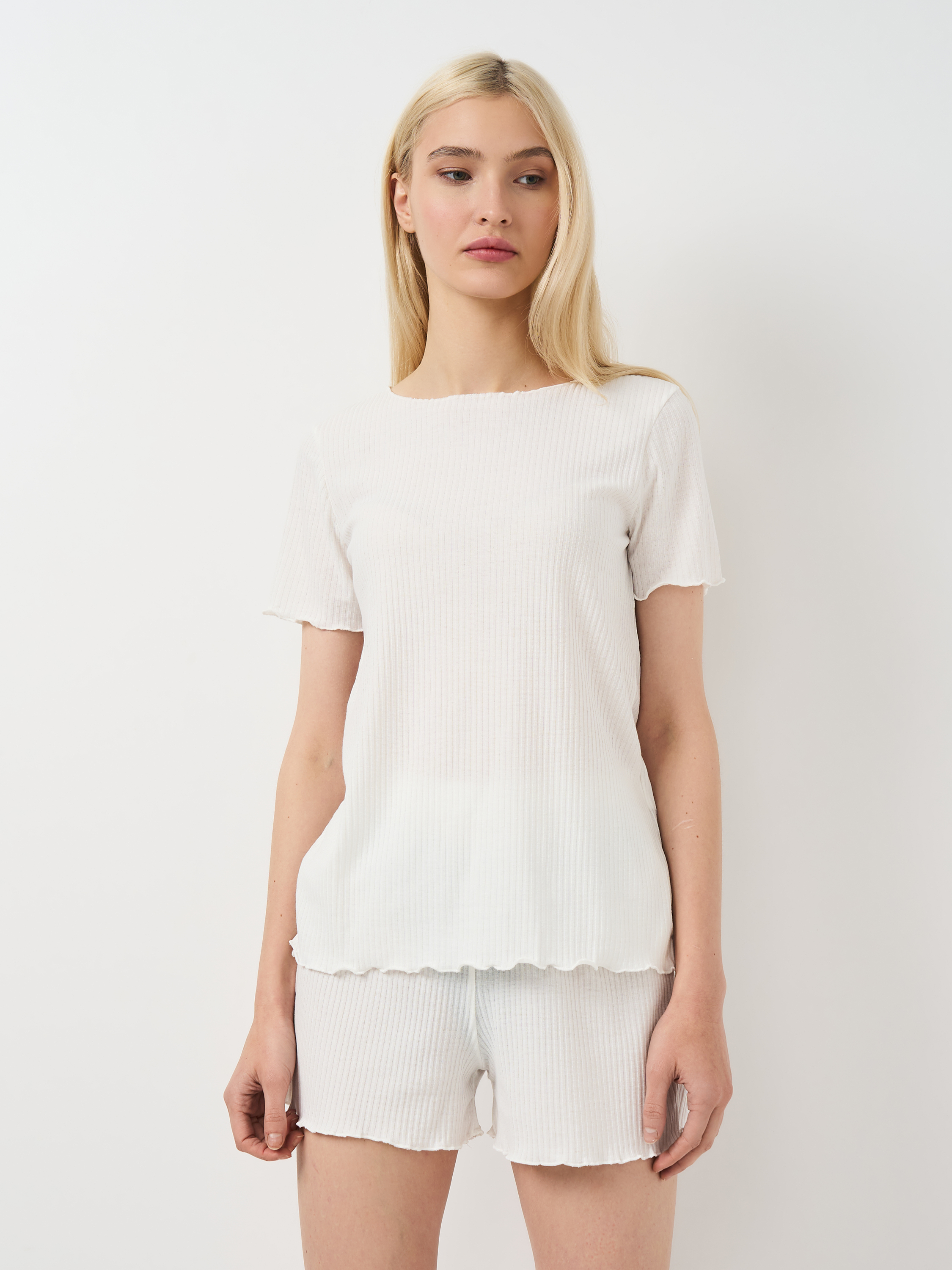 Акція на Піжама (футболка + шорти) жіноча Trendyol THMSS21PT0259 S White від Rozetka