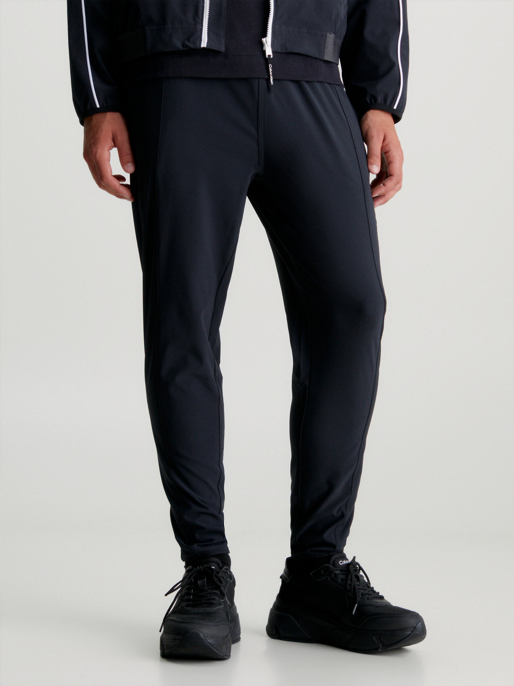 Акція на Спортивні штани чоловічі Calvin Klein 00GMS3P603-BAE S Чорні від Rozetka