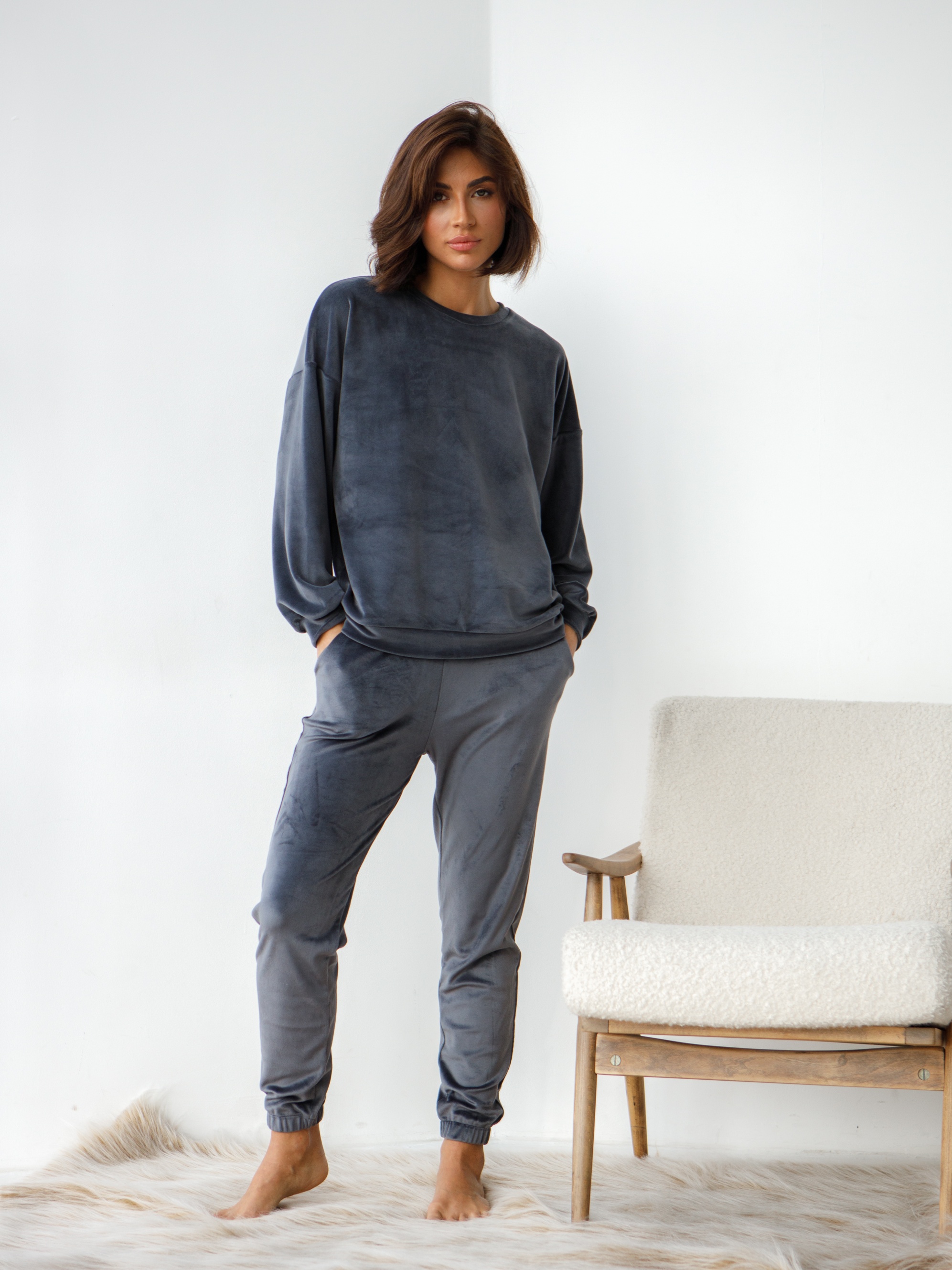Акція на Піжама (світшот + штани) жіноча тепла велюрова BARWA garments 0332/333 XL Графіт від Rozetka