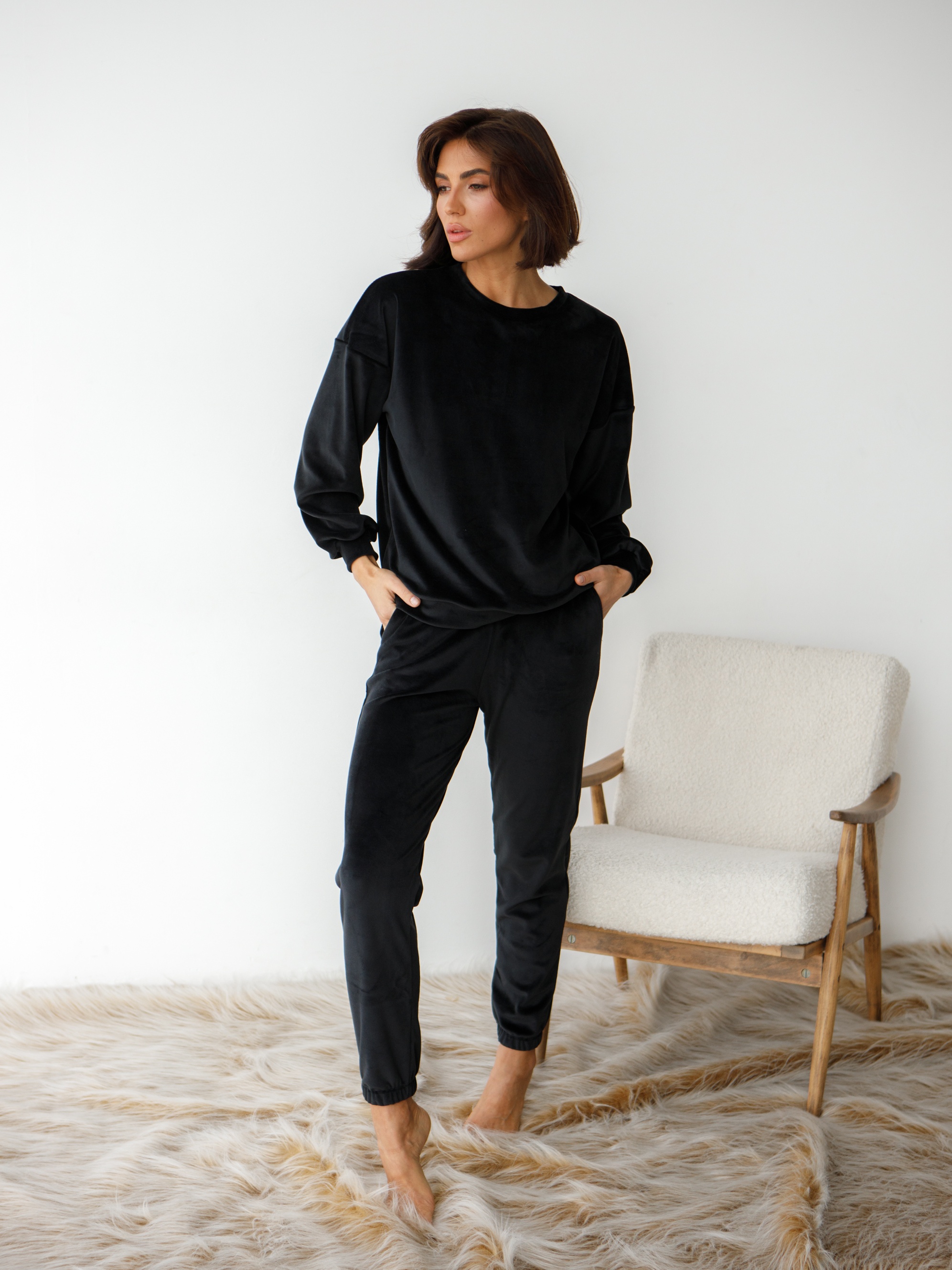 Акція на Піжама (світшот + штани) жіноча тепла велюрова BARWA garments 0332/333 S Чорна від Rozetka