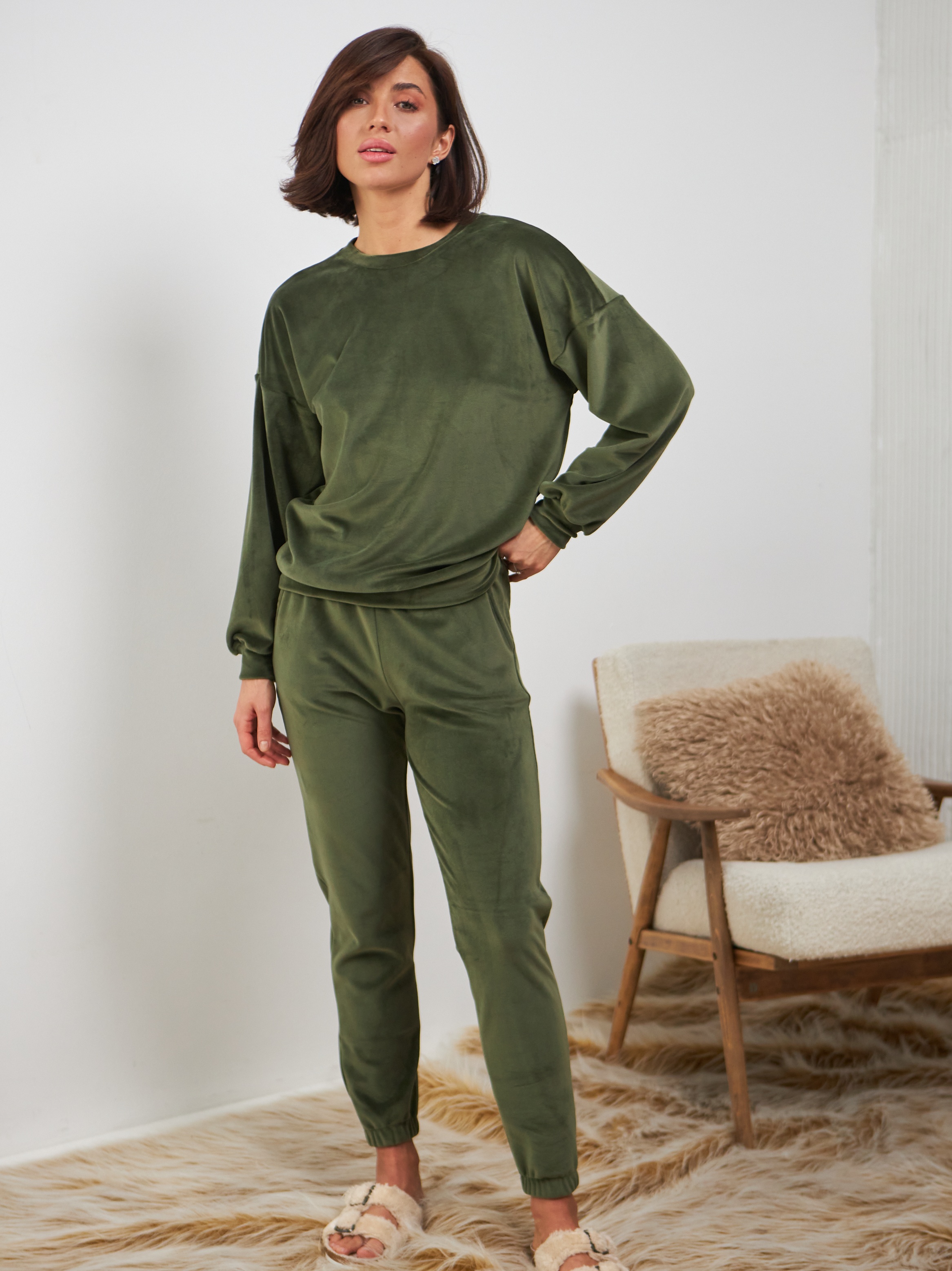 Акція на Піжама (світшот + штани) жіноча тепла велюрова BARWA garments 0332/333 XL Хакі від Rozetka