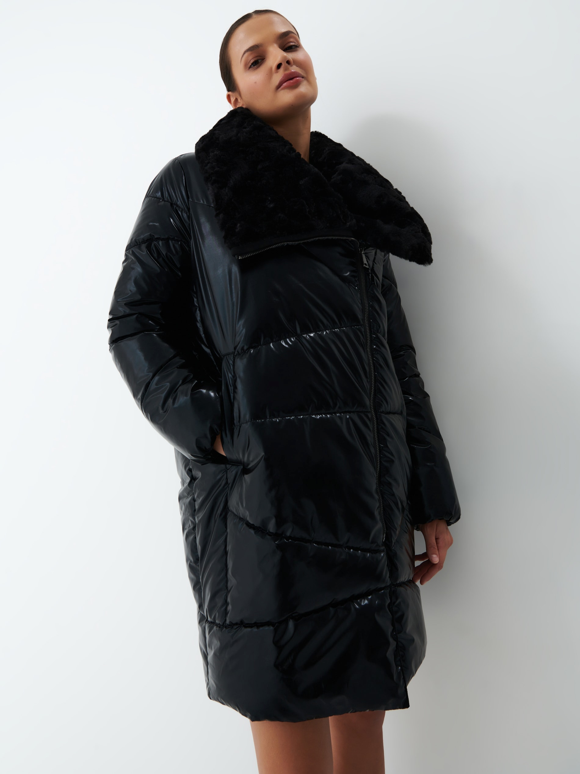 Акция на Пальто-куртка жіноче Mohito 0819R-99X 38 Чорне от Rozetka