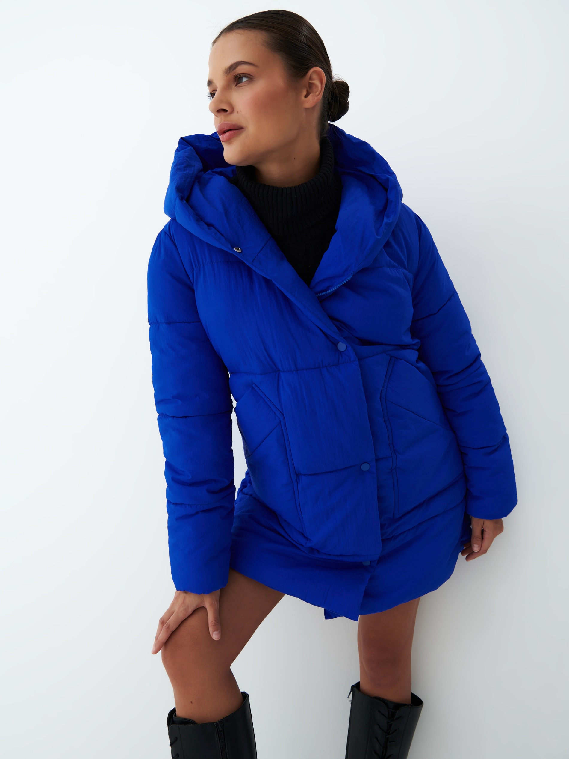 Акція на Куртка зимова жіноча Mohito 0402R-55X 32 Синя від Rozetka