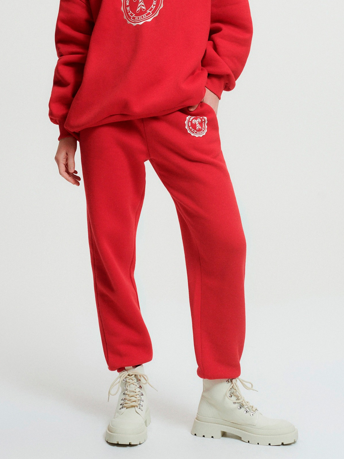 Акція на Спортивні штани жіночі Reserved 1527P-33X S Червоні від Rozetka