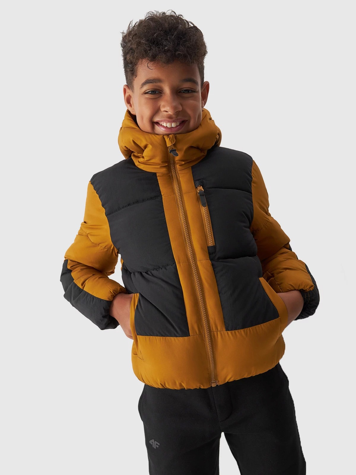 Акція на Підліткова зимова куртка для хлопчика 4F 4FJAW23TDJAM276-82S 152 см Коричнева від Rozetka