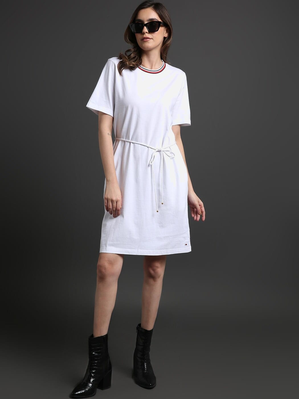 Акція на Сукня-футболка жіноча літня Tommy Hilfiger 558888680 XS Біла від Rozetka