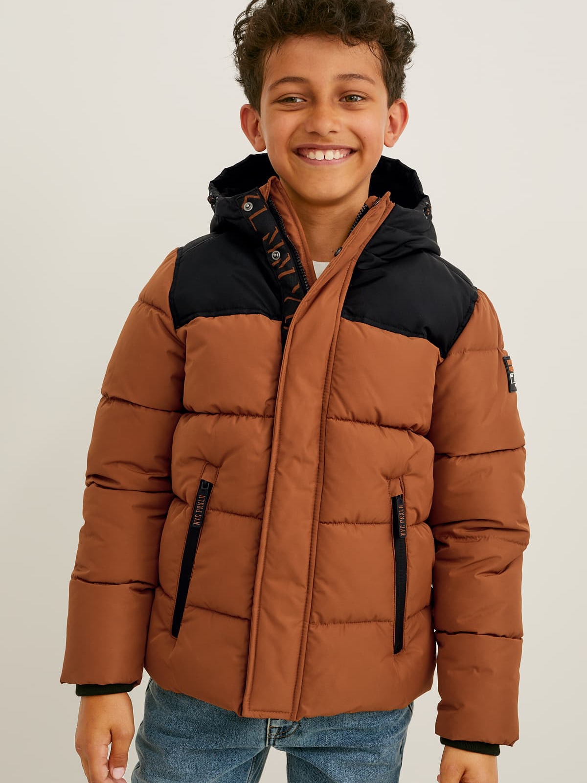 Акція на Підліткова зимова куртка для хлопчика C&A GD-00062045 170 см Коричнева від Rozetka