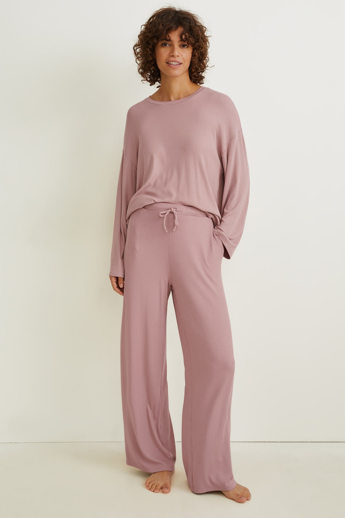 Акція на Піжама (кофта + штани) жіноча з віскози C&A GD-00061739 M Рожева від Rozetka