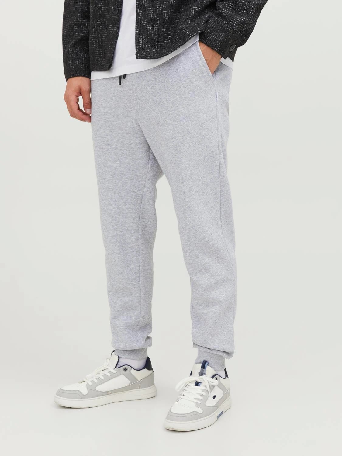 Акція на Спортивні штани чоловічі Jack & Jones 12249274-54013 S Light Grey Melange від Rozetka