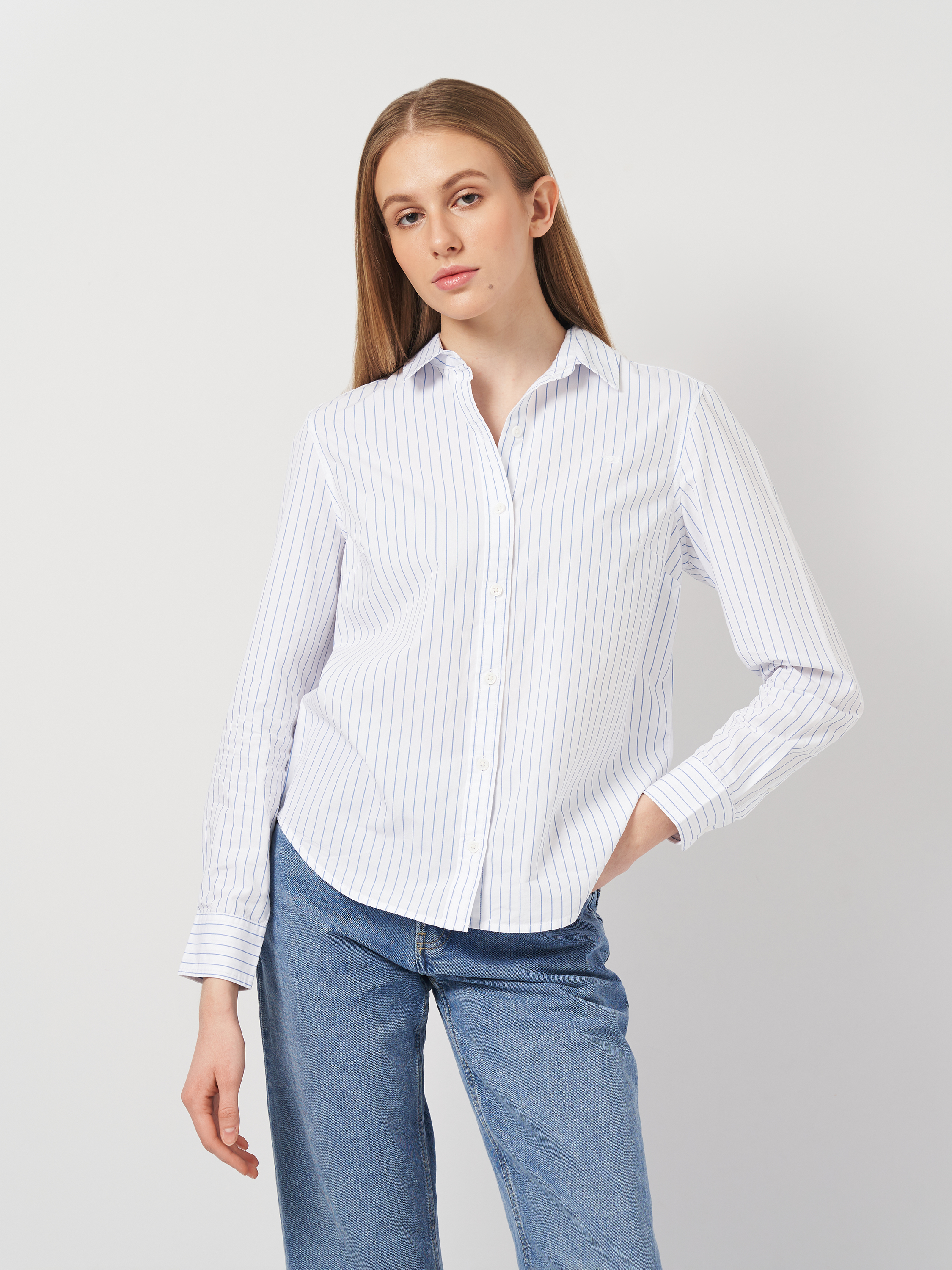 Акція на Сорочка бавовняна жіноча Levi's The Classic Bw Shirt 34574-0016 Біла від Rozetka