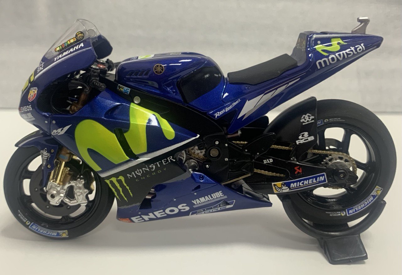 Мотомодель Valentino Rossi MotoGP 2017 Yamaha YZR-M1 #46 Minichamps 1:18 –  фото, отзывы, характеристики в интернет-магазине ROZETKA от продавца: Smart  Move | Купить в Украине: Киеве, Харькове, Днепре, Одессе, Запорожье, Львове