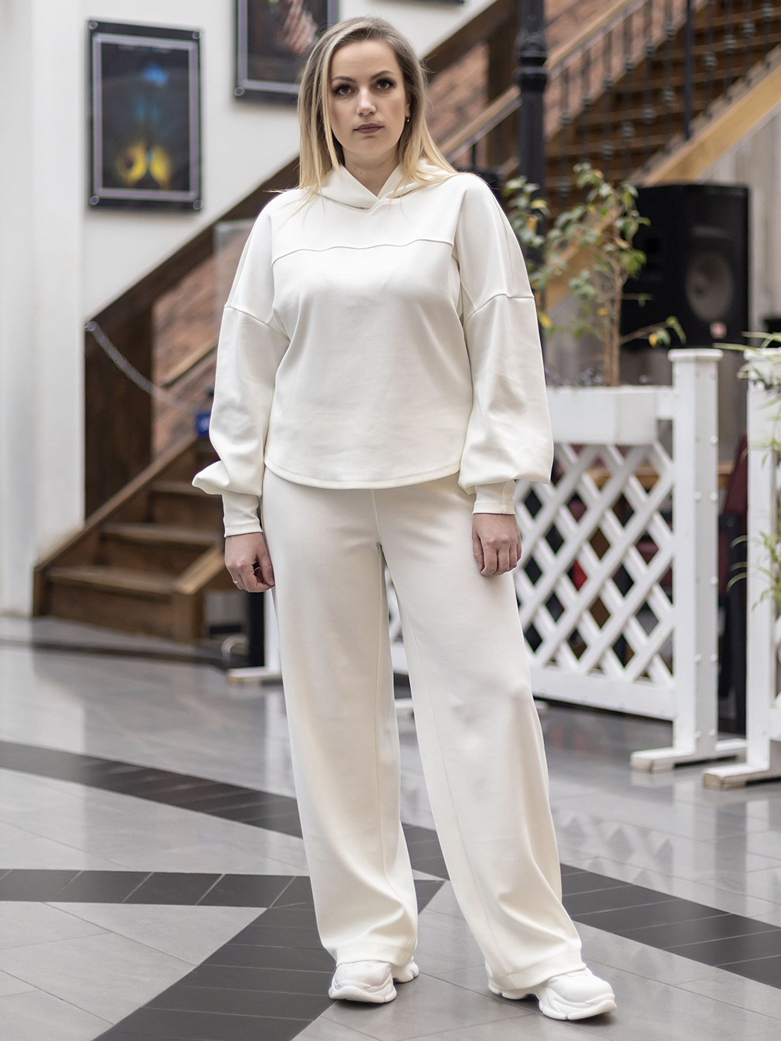 Акція на Спортивний костюм жіночий VLAVI Еліза 140001 52 Білий від Rozetka