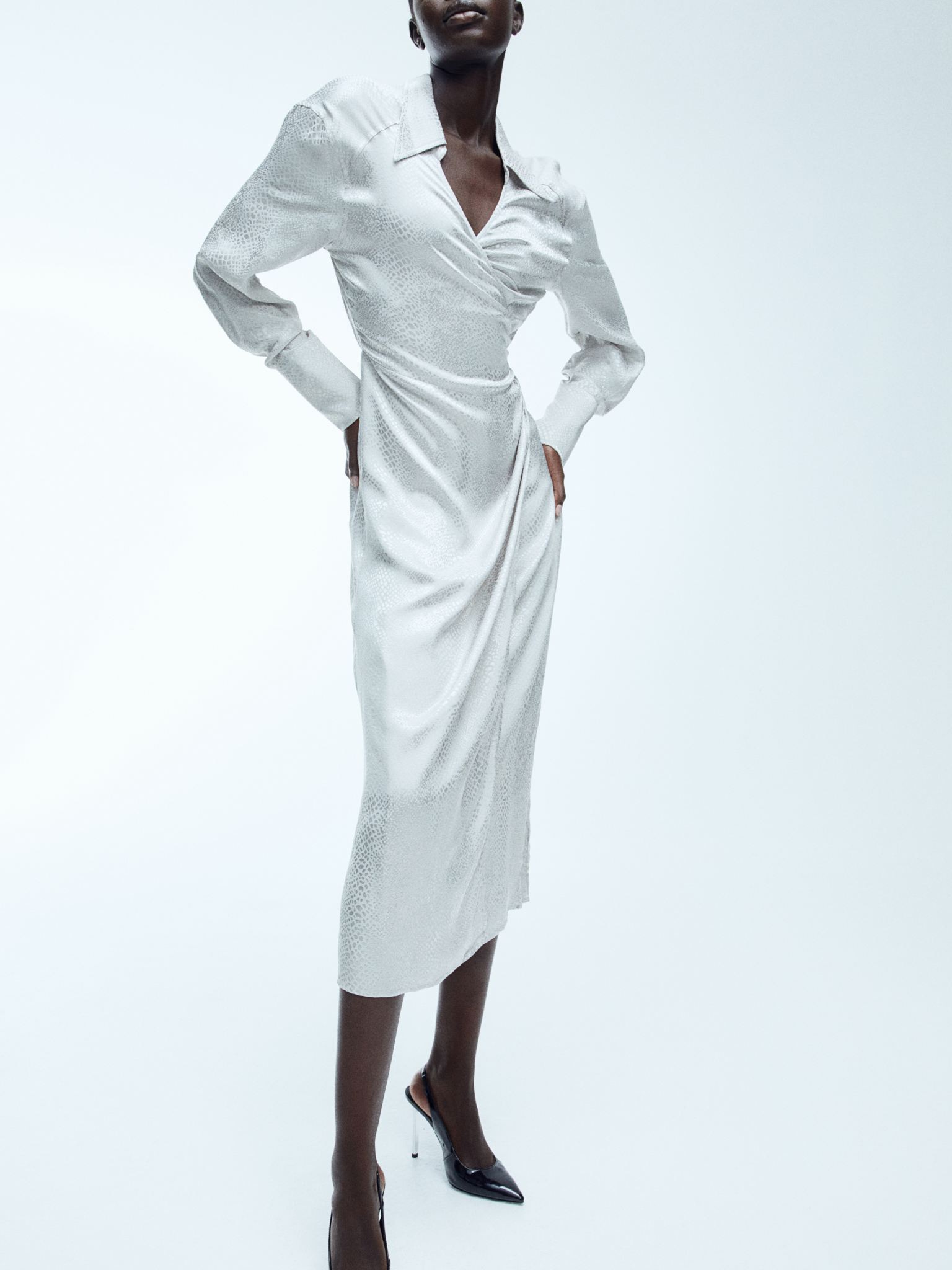 Акція на Сукня-сорочка вечірня міді літня жіноча H&M WW1200695 M Срібляста від Rozetka