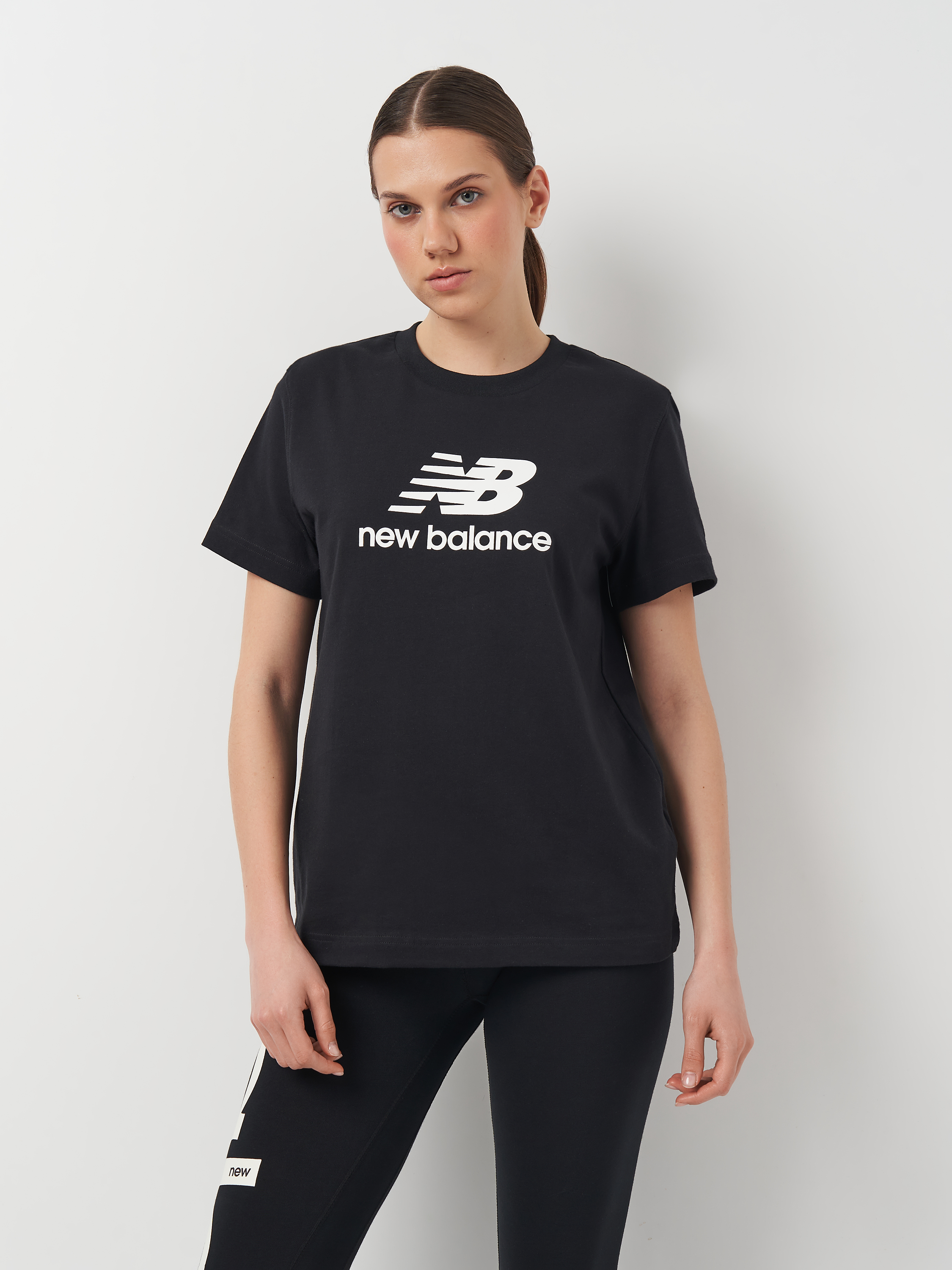 Акція на Футболка довга жіноча New Balance Stacked Logo WT41502BK XS Чорна від Rozetka