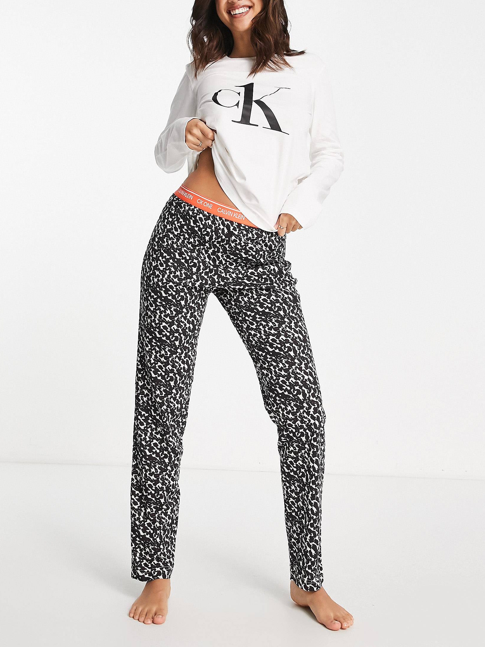 Акція на Піжама (лонгслів + штани) жіноча бавовняна Calvin Klein 15009485 XS Білий/Чорний від Rozetka