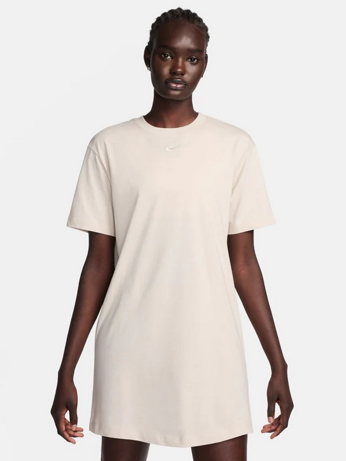 Акція на Плаття-футболка міні літнє жіноче Nike W Nsw Essntl Ss Dress Tshrt DV7882-104 2XL Бежеве від Rozetka