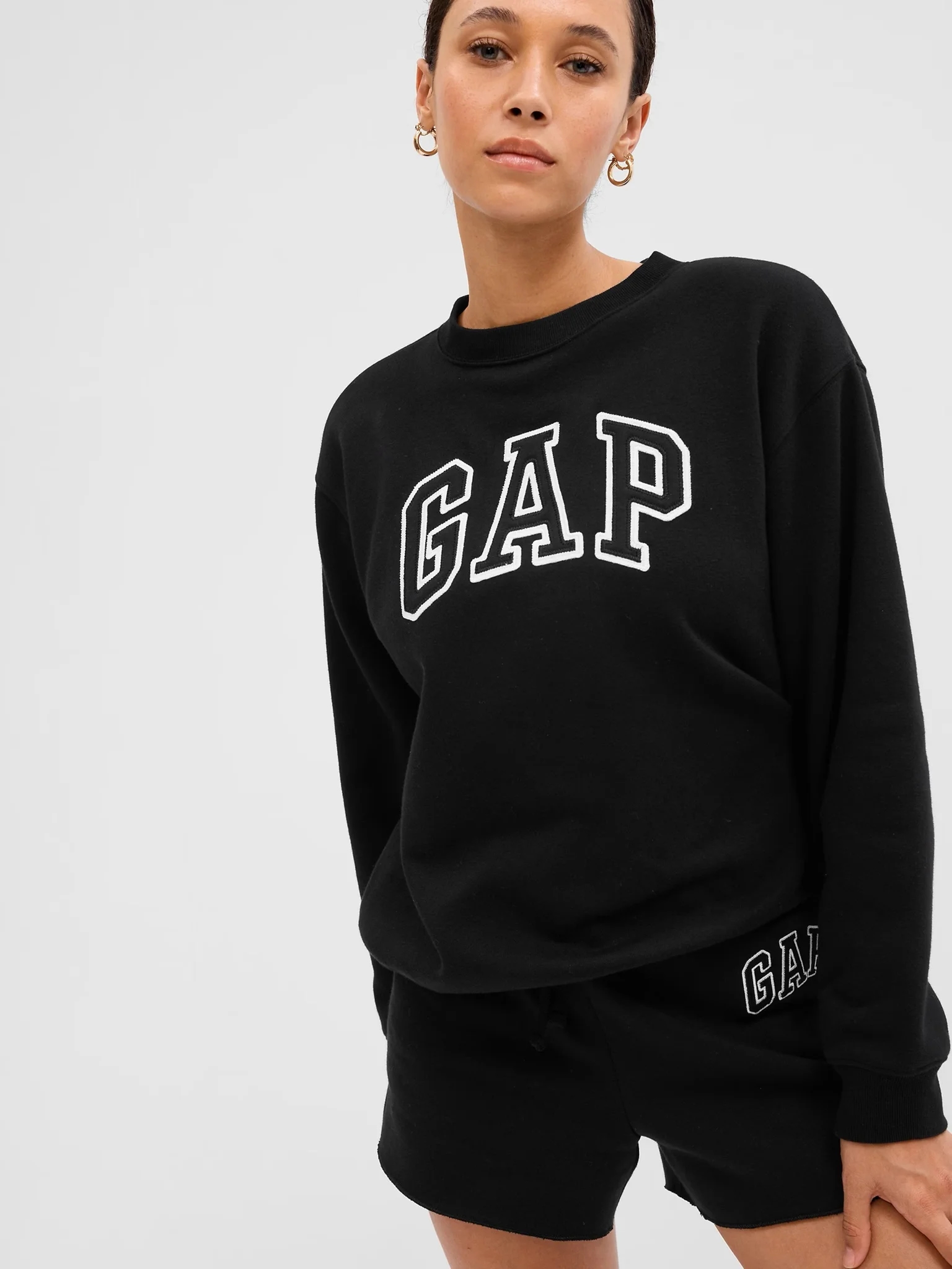 Акція на Світшот жіночий GAP 554936-10 XL Чорний від Rozetka