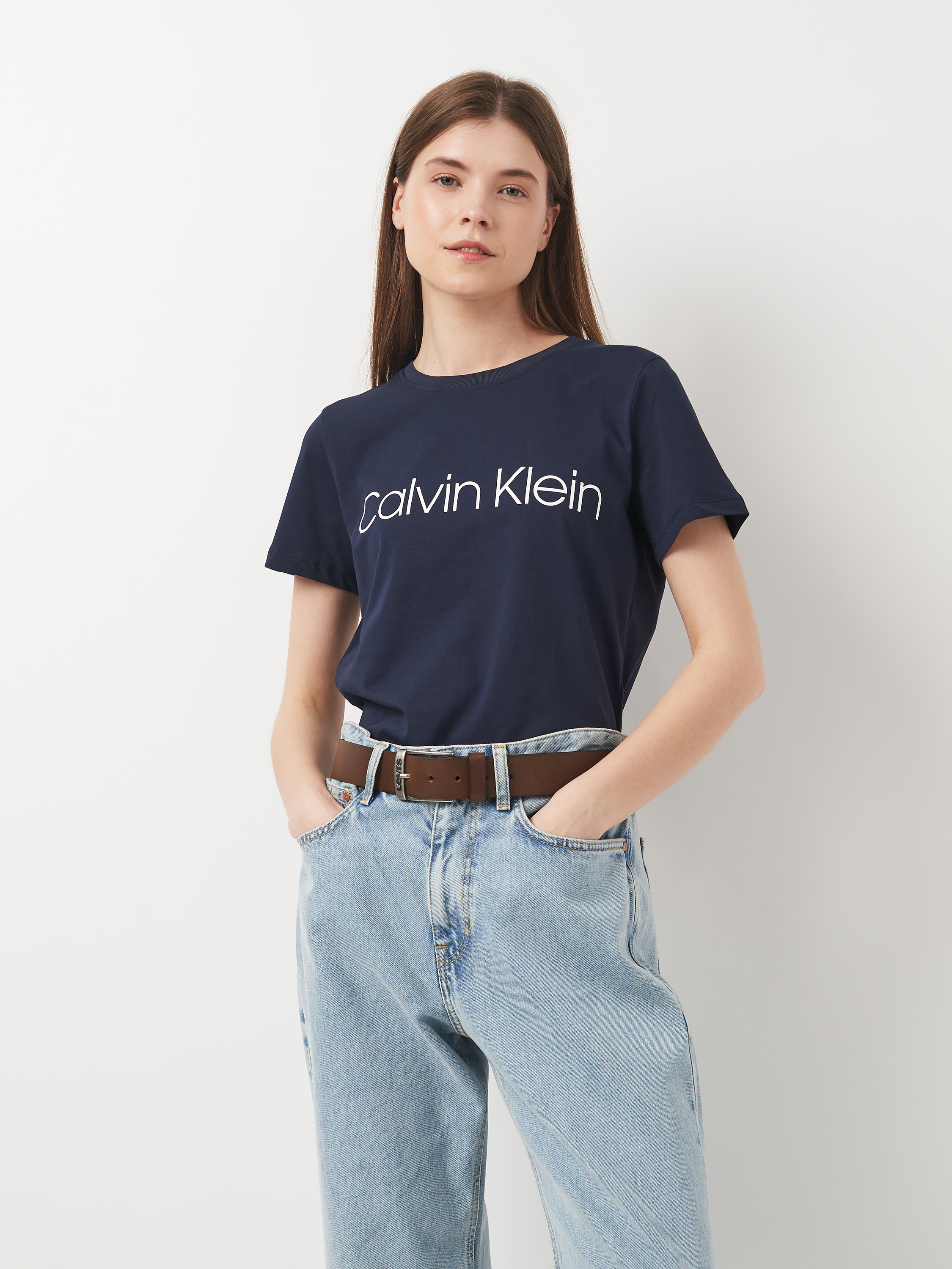 Акція на Футболка жіноча Calvin Klein Jeans 11323.3 L (46) Темно-синя від Rozetka