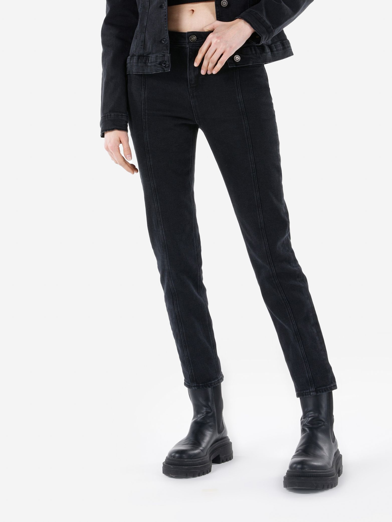 Акція на Джинси Slim Fit жіночі Colin's 703 Carla CL1067198-DN01964 30-32 Чорні від Rozetka