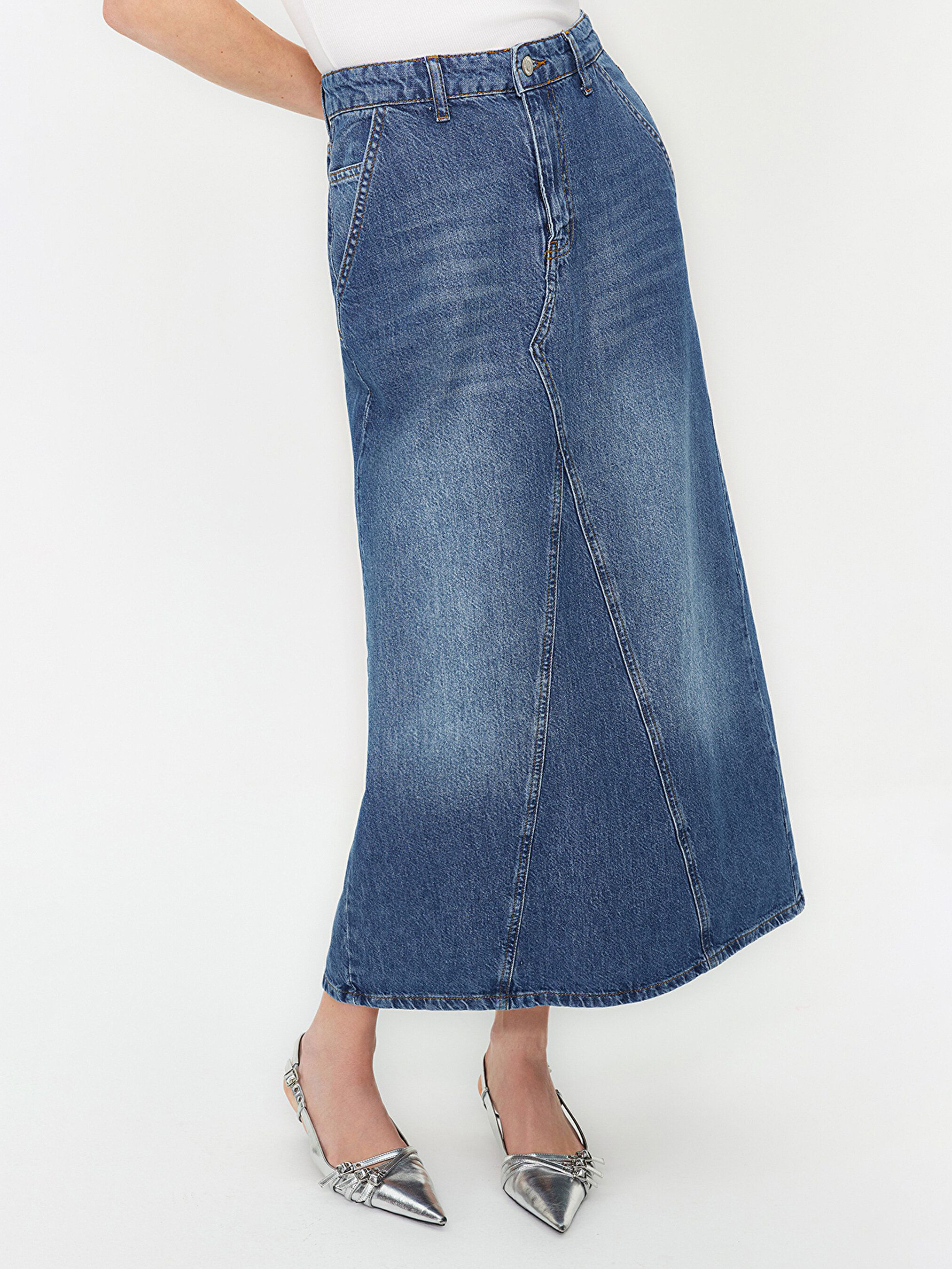 Акція на Спідниця джинсова довга літня жіноча Trendyol TWOSS24ET00009 32 Блакитна від Rozetka