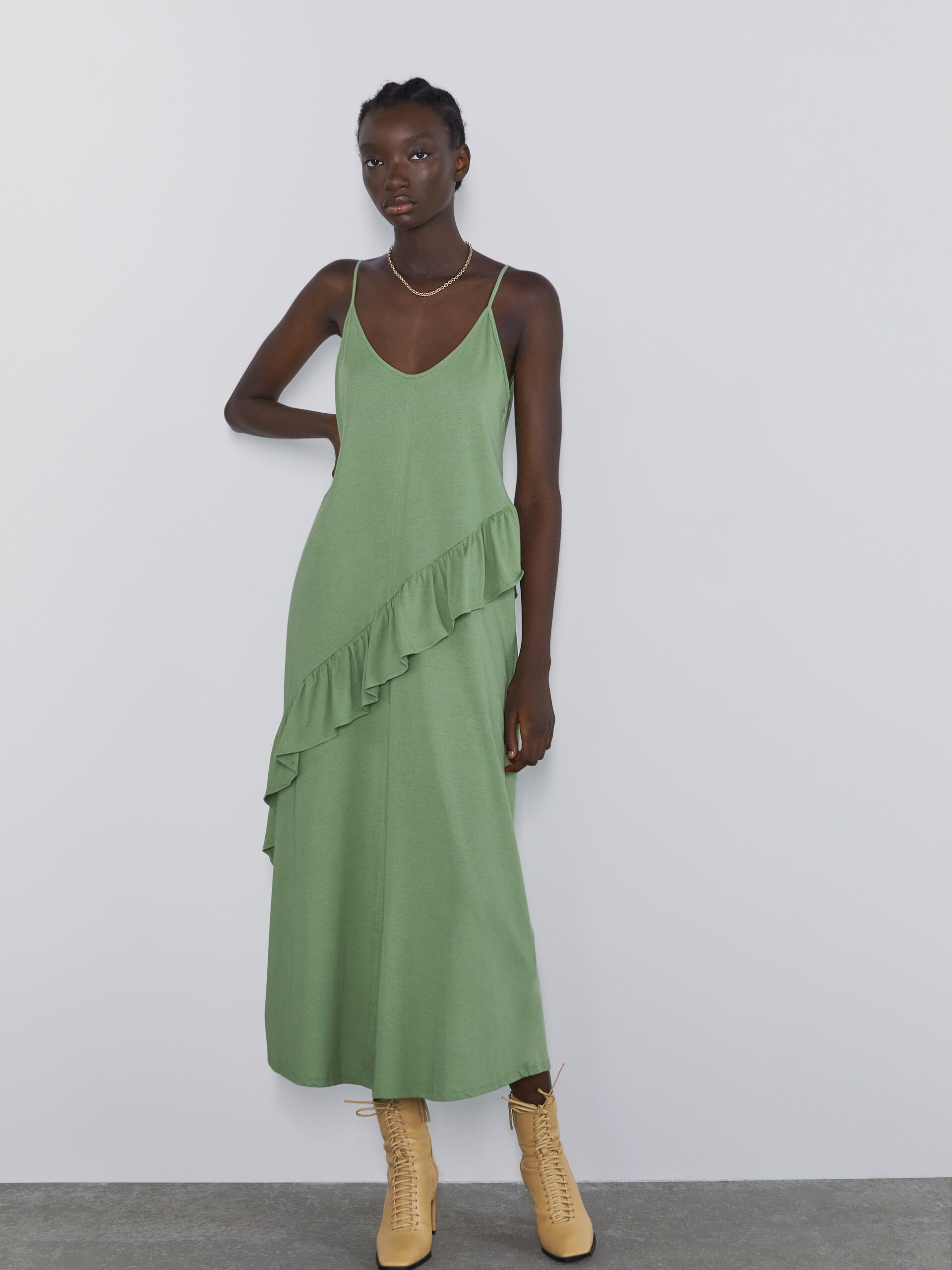 

Платье Zara 0962/626/500 M Зеленое