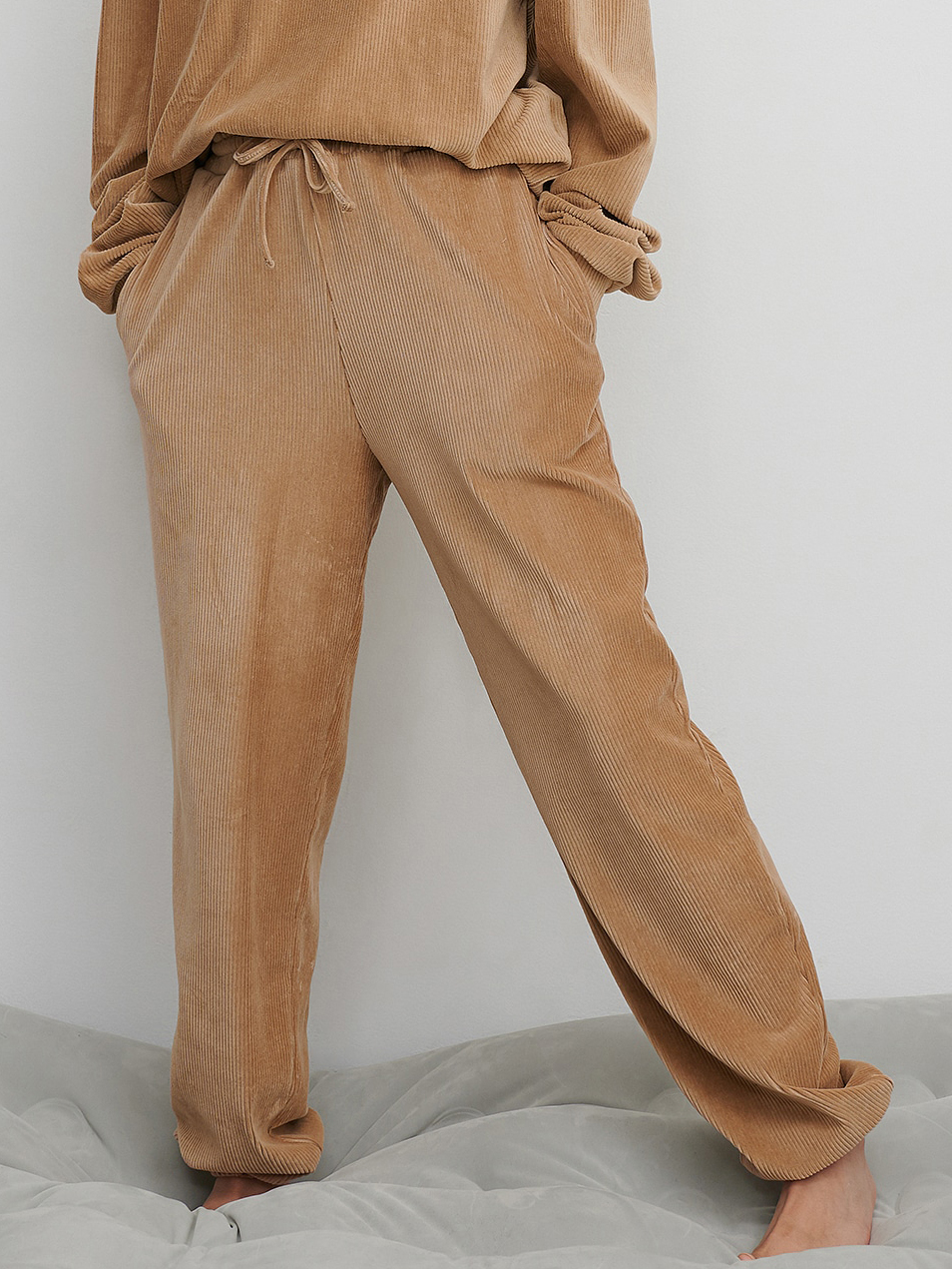 Акція на Піжамні штани жіночі великого розміру NA-KD 1711-000054-0005 2XL Бежеві від Rozetka