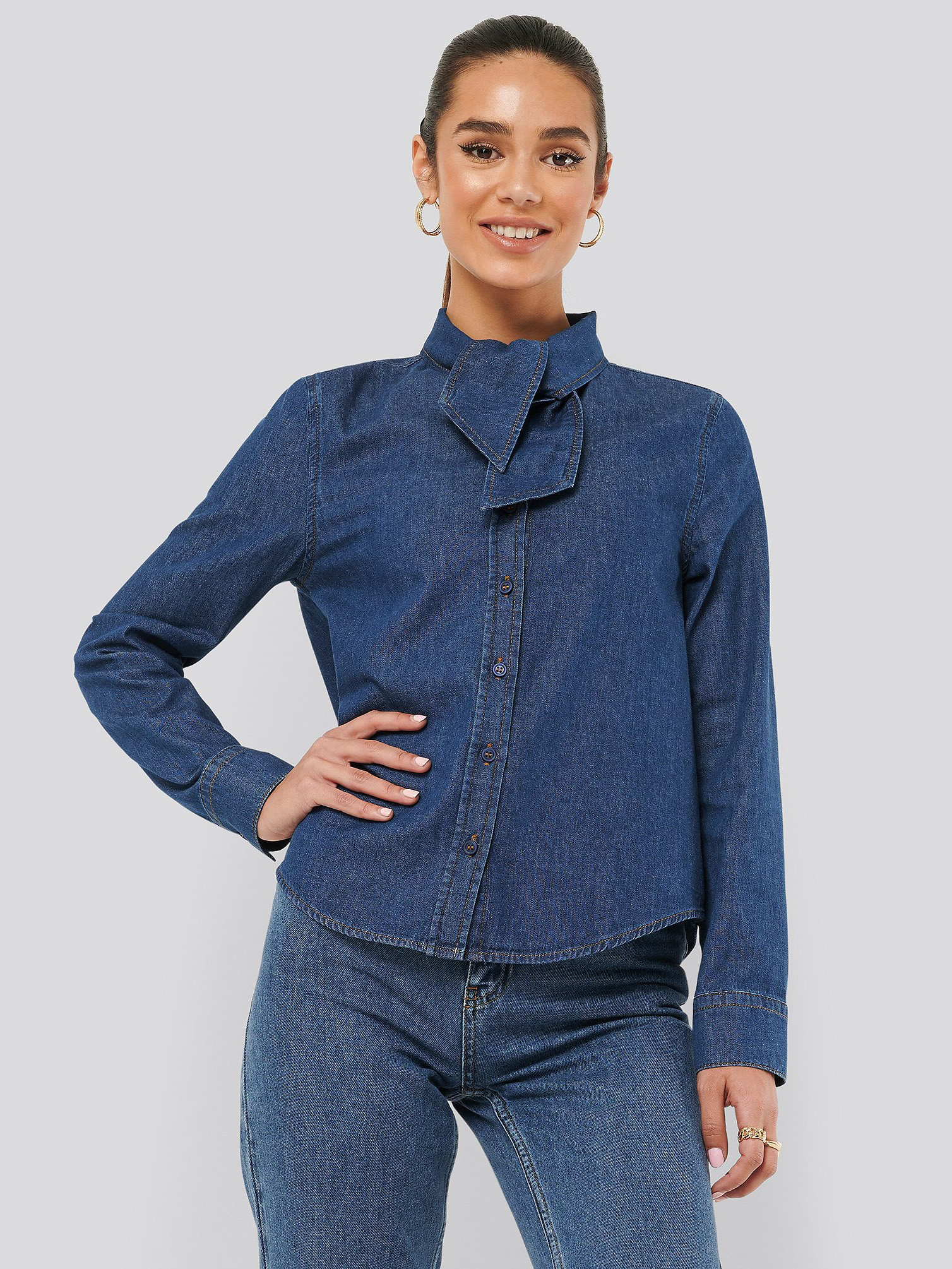 Акция на Сорочка джинсова жіноча NA-KD 1018-005186-0116 S Синя от Rozetka