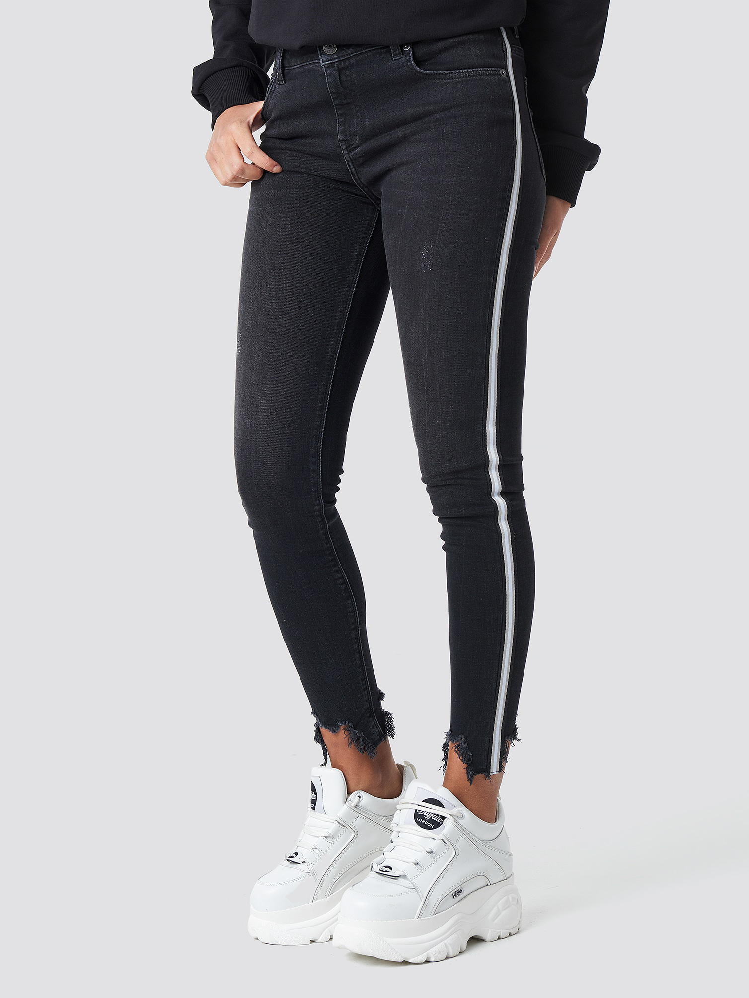 Акція на Джинси Skinny жіночі NA-KD 1100-001264-0041 36 Чорні від Rozetka