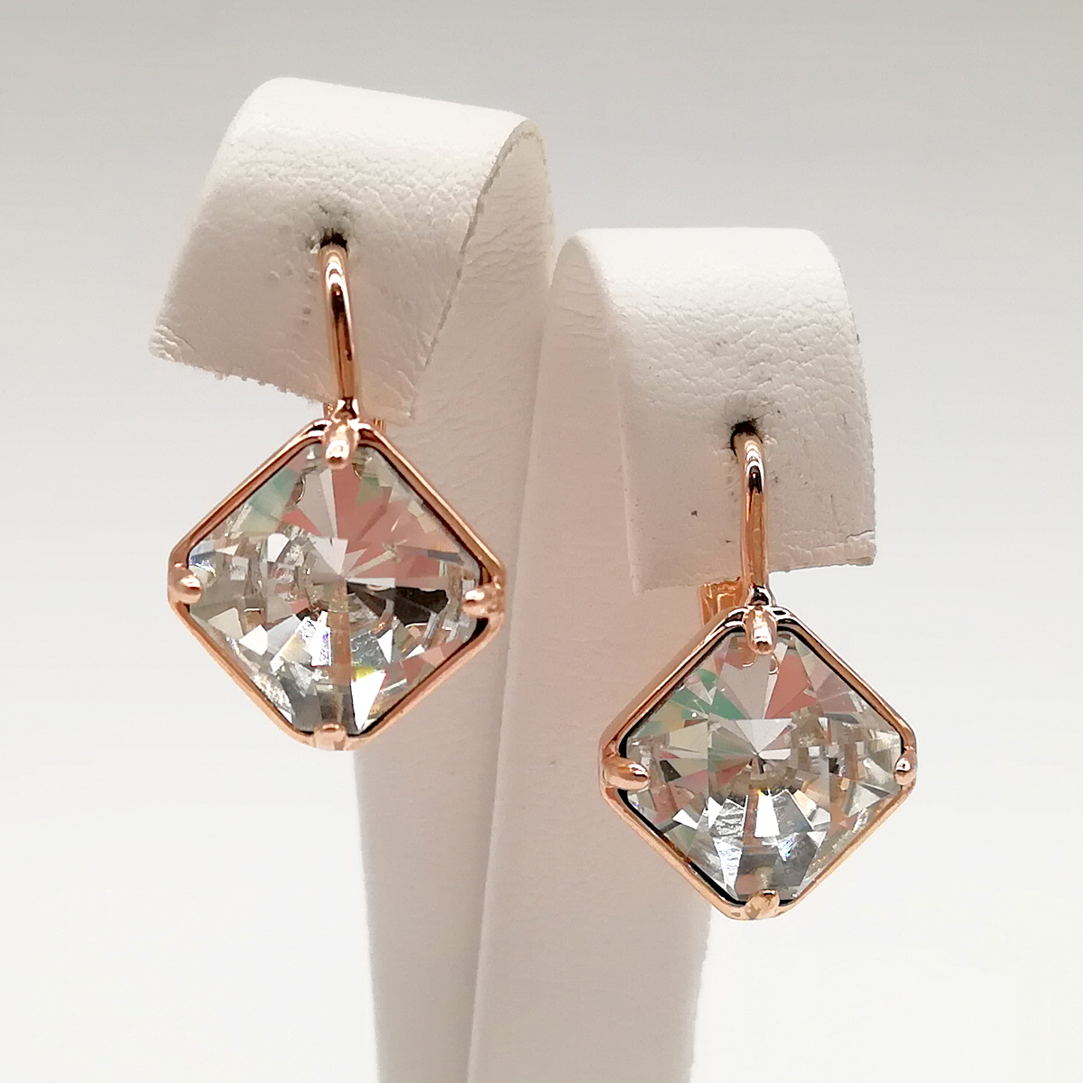 

Серьги SONATA из медицинского золота, белые кристаллы Swarovski, позолота PO, 24766