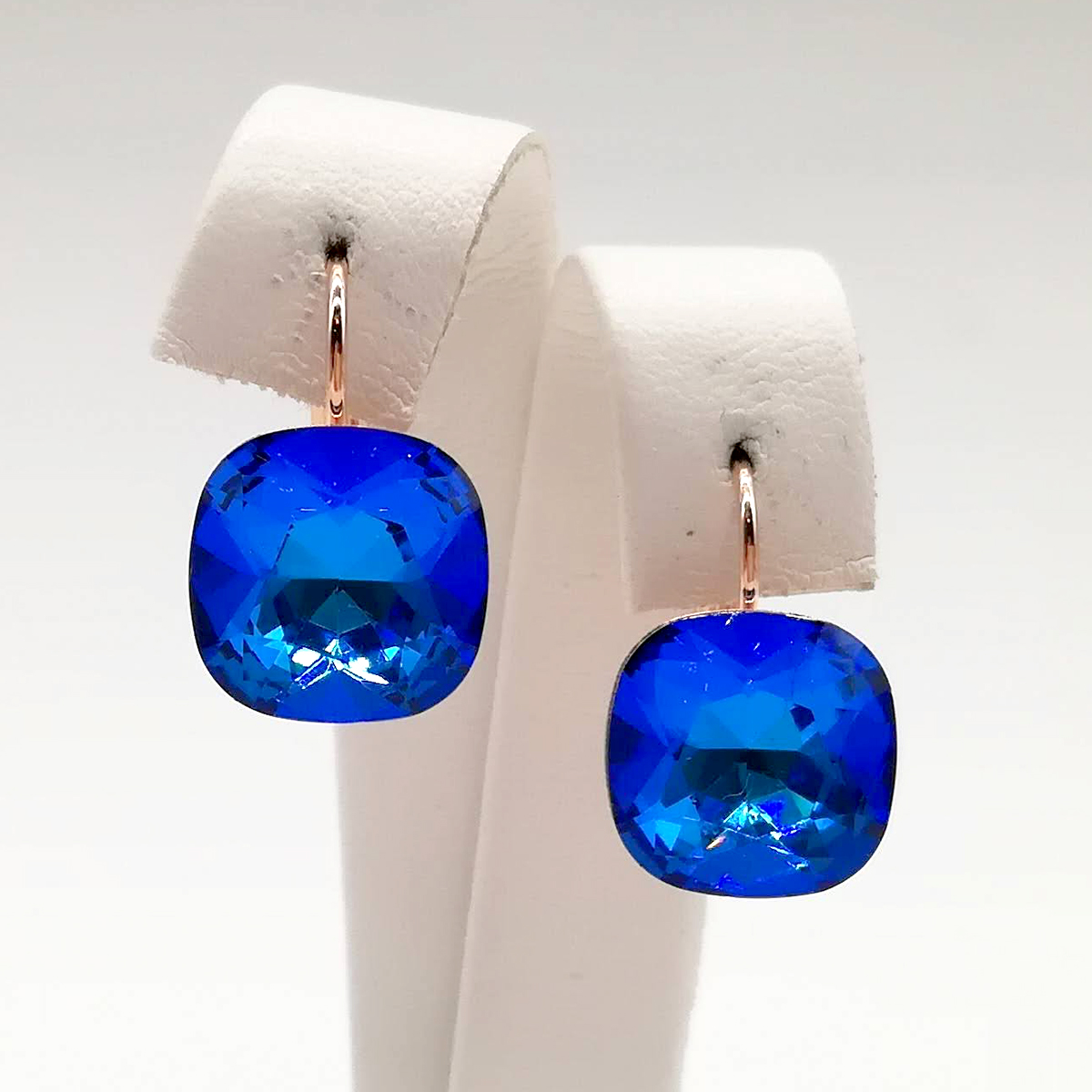 

Серьги SONATA из медицинского золота, кристаллы Swarovski насыщенно-синего цвета, позолота PO, 24750