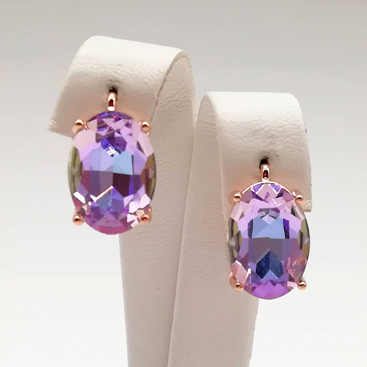 

Серьги SONATA из медицинского золота, кристаллы Swarovski сиренево-голубого цвета, позолота PO, 24731