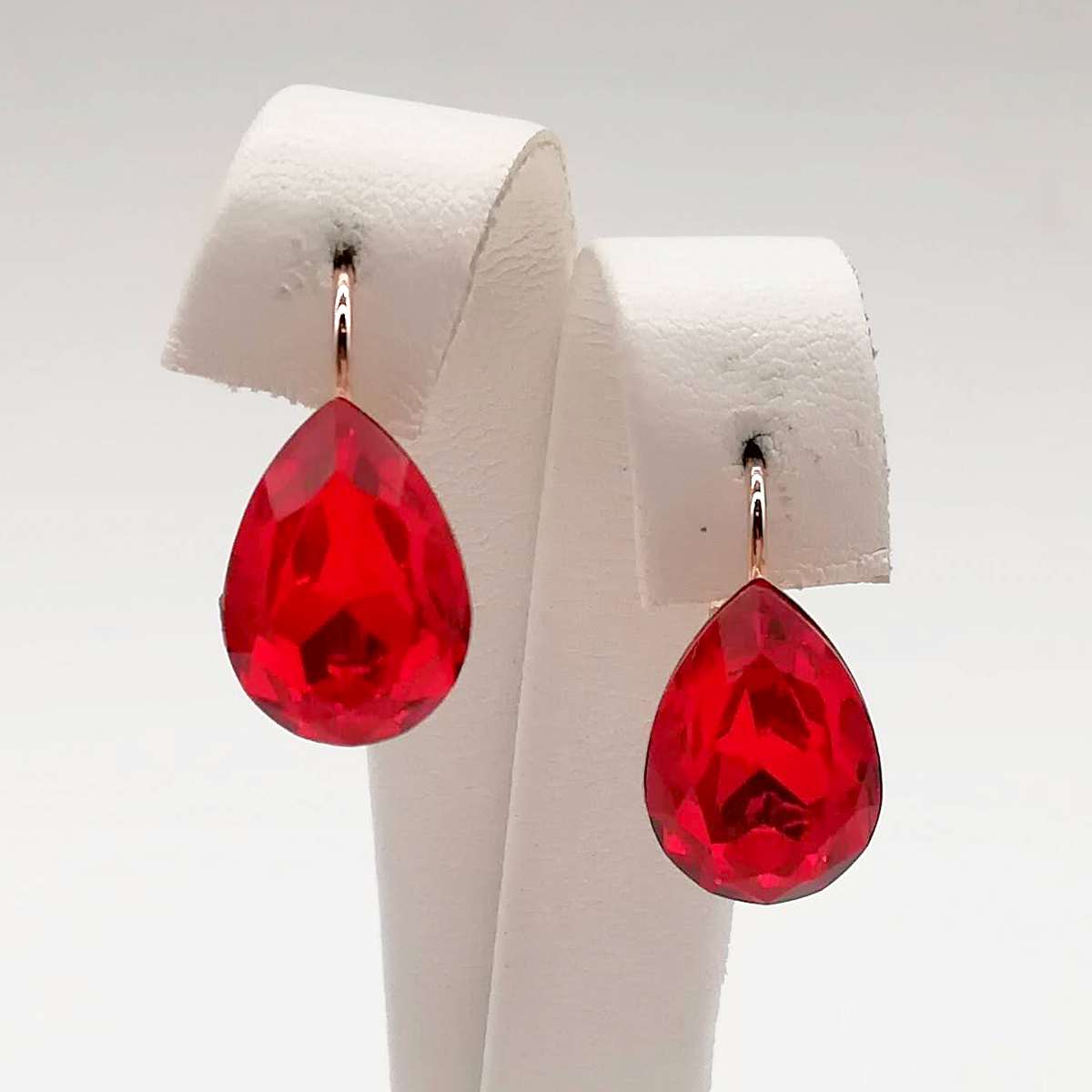 

Серьги SONATA из медицинского золота, кристаллы Swarovski ярко-красного цвета, позолота PO, 24746